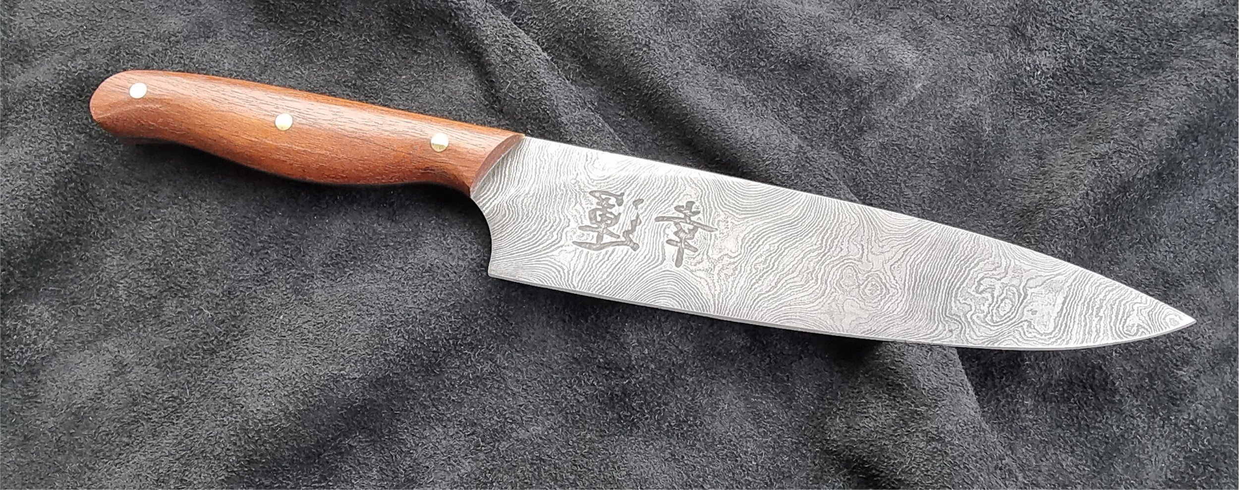 QLD BLOOD GUM SPIRAL DAMASCUS CHEFS KNIFE 2.jpg