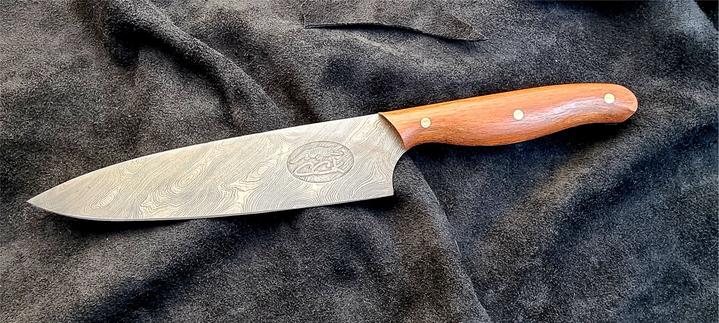 QLD BLOOD GUM SPIRAL DAMASCUS CHEFS KNIFE 1.jpg
