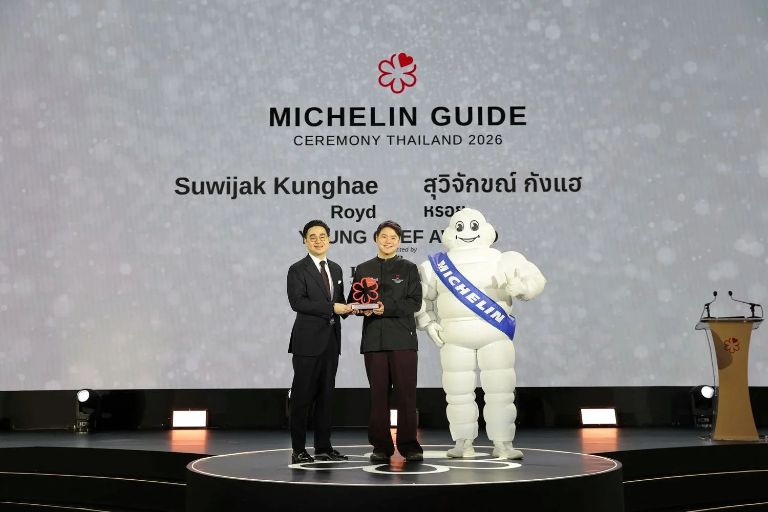 Royd chef receiving the MICHELIN Guide Thailand 2026 Young Chef Award on stage