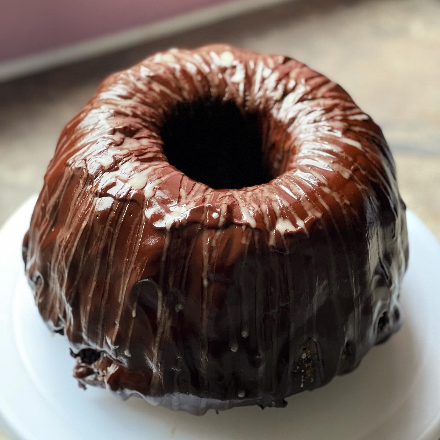 Deep chocolate Bundt cake with a mint choc ganache aka Mint Choc Bumhole 🍩 There&rsquo;s a story to this one 👉 The recipe was given to me by my friend @cinimon_centric (who is an artist and who I met on Insta!). And it was delicious. Incidentally e