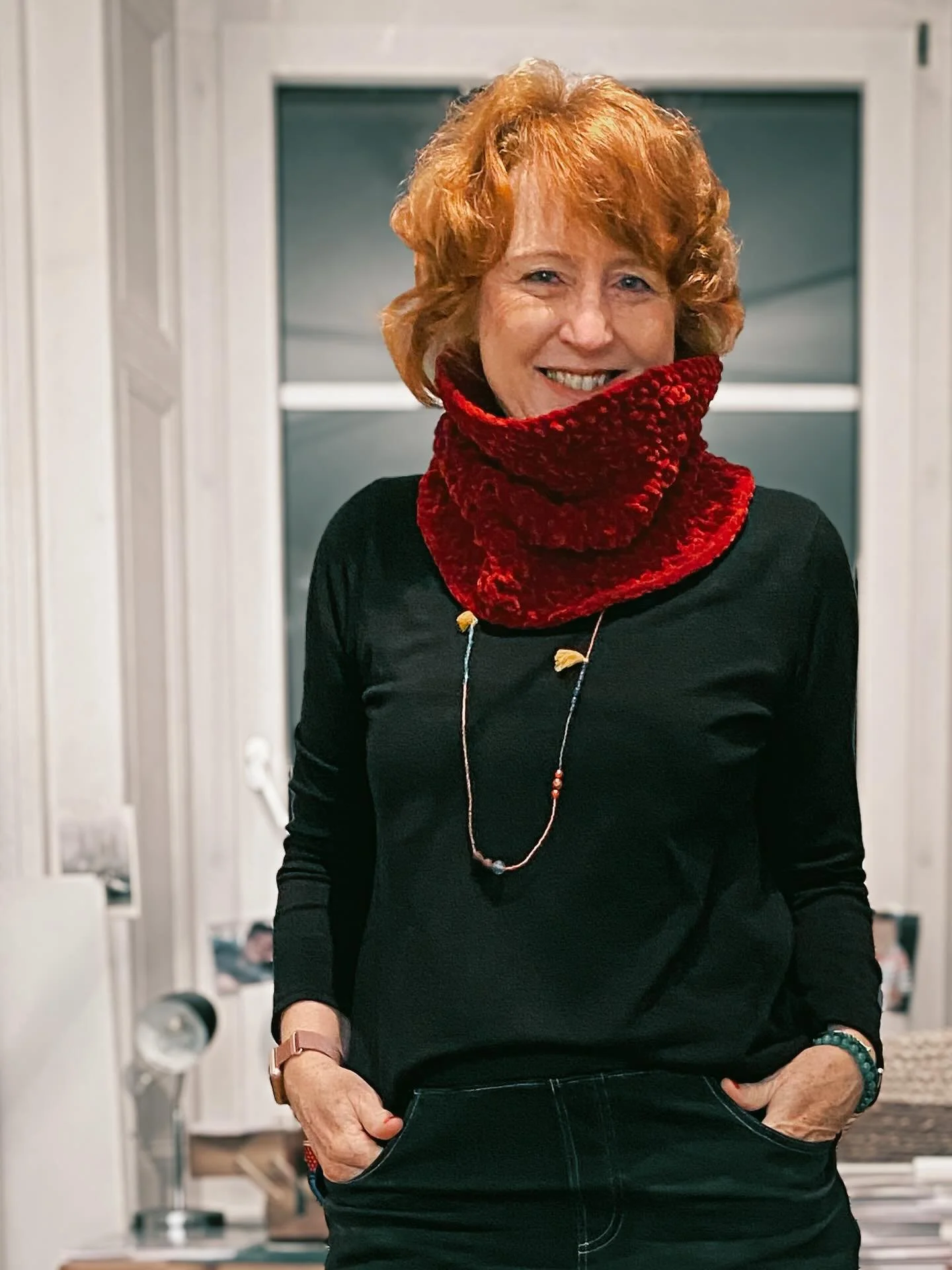 Et voil&agrave; le tour de cou termin&eacute; 🧶

Une maille apr&egrave;s l&rsquo;autre, j&rsquo;essaie de construire quelque chose qui me ressemble.
Pas vraiment une collection.
Pas une marque non plus.
Plut&ocirc;t un petit univers personnel, fait 