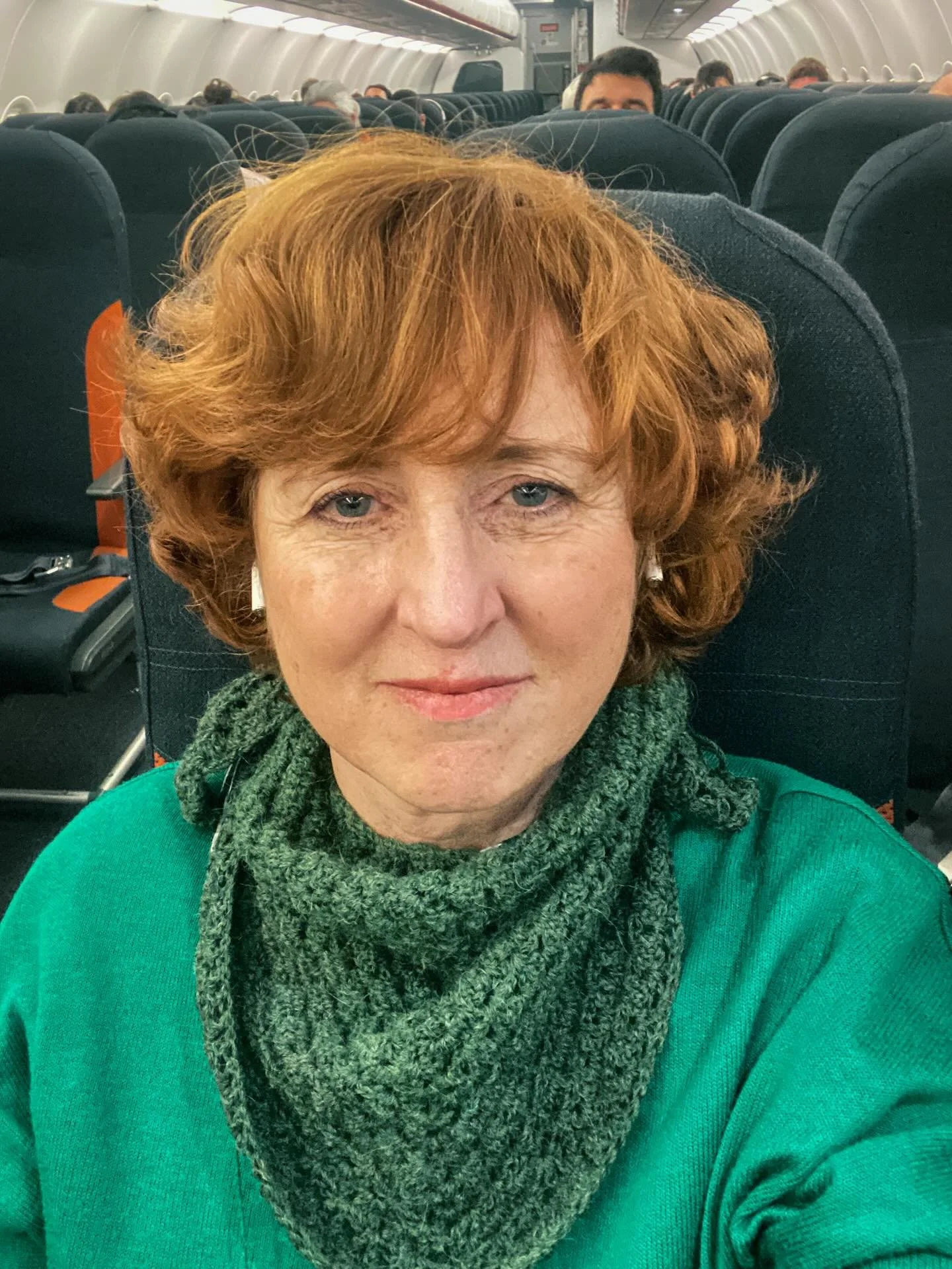 Vol retour, crochet en main et Limonov d&rsquo;Emmanuel Carr&egrave;re dans les oreilles.
Quelques heures plus tard : j&rsquo;ai termin&eacute; mon bandana. 
Il y a des fa&ccedil;ons plus d&eacute;sagr&eacute;ables de passer un vol. 🧶🤗