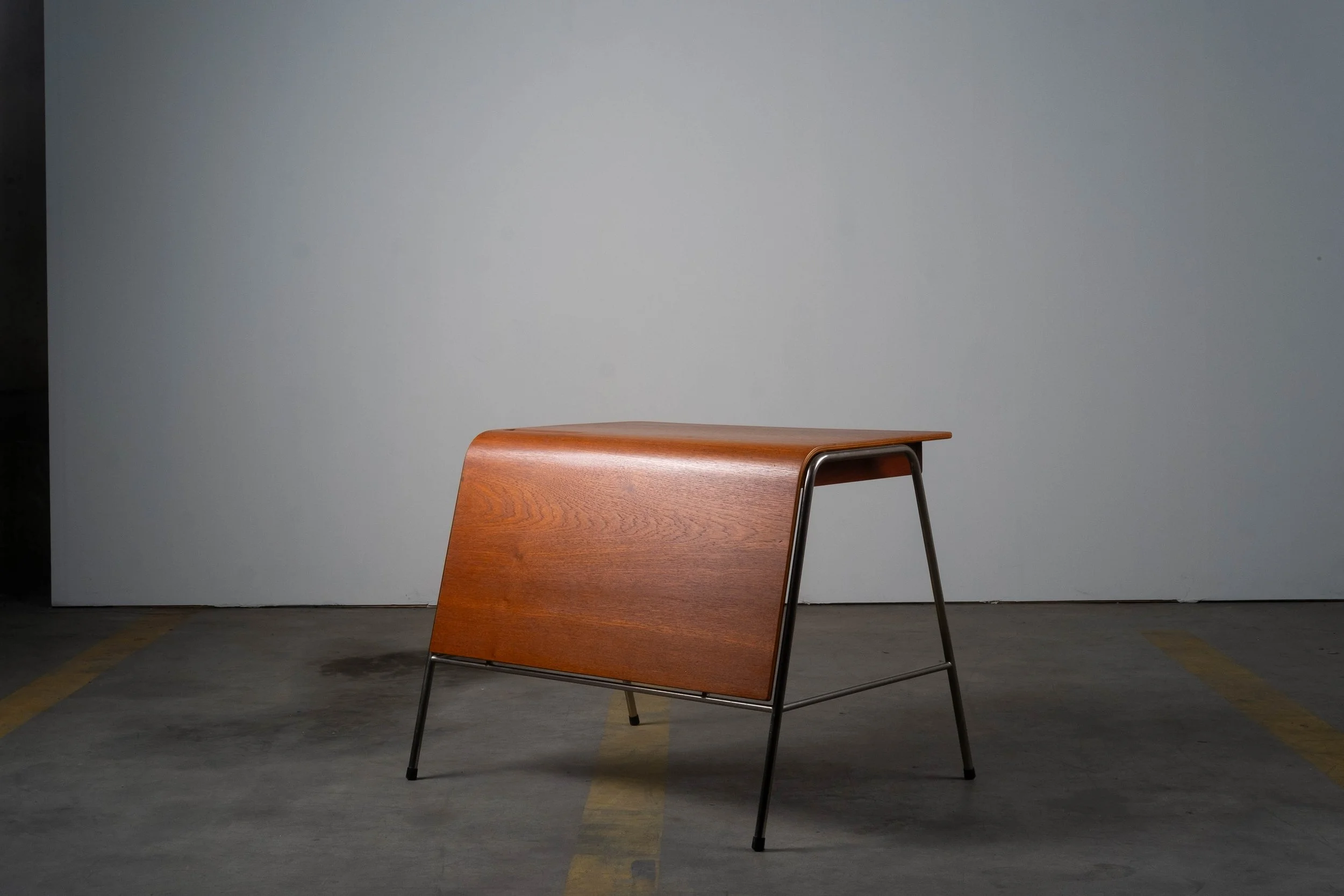 Arne Jacobsen - Munkegaard teacher's desk