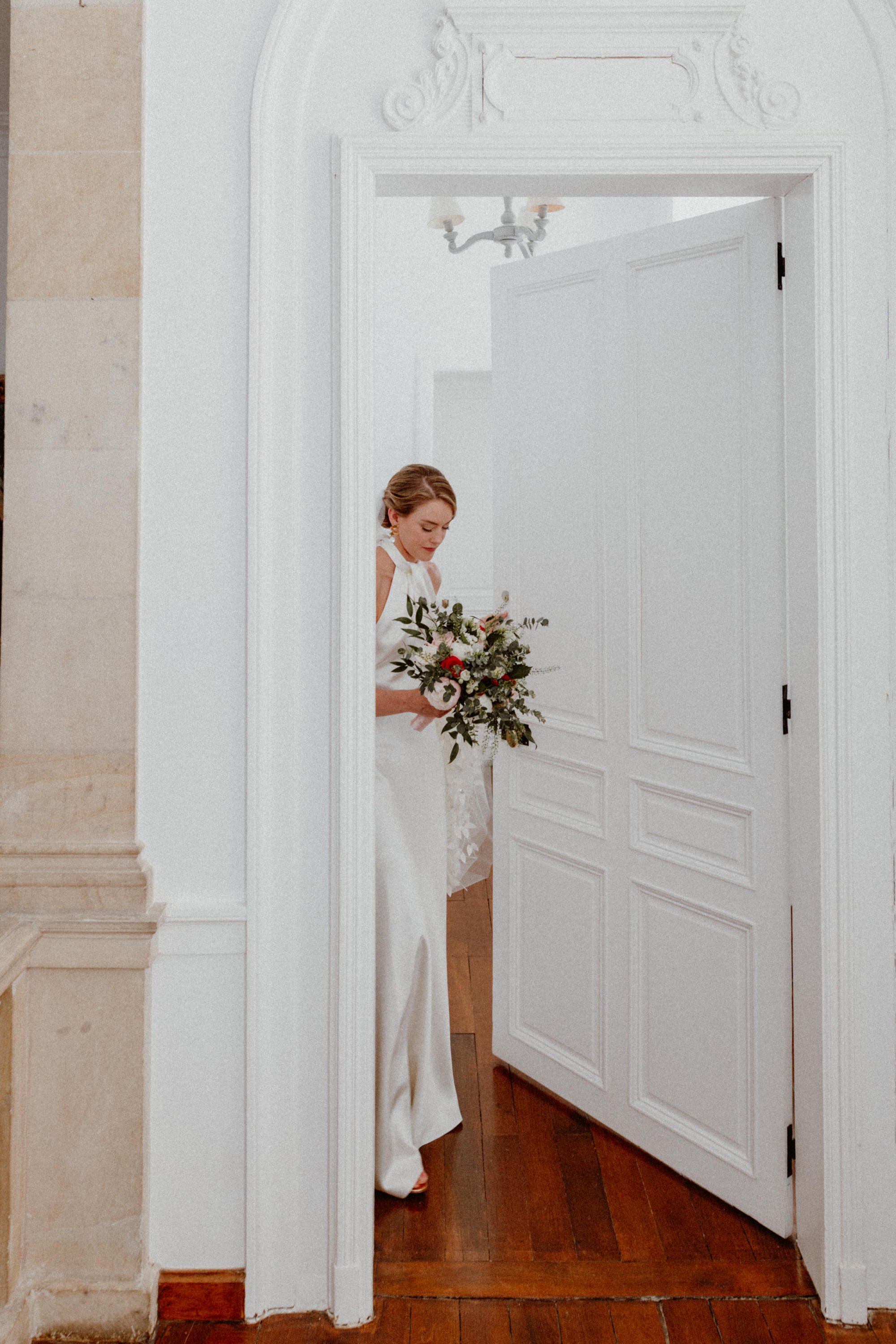 Beautiful bride Lizzie wore a wedding dress by Halfpenny London