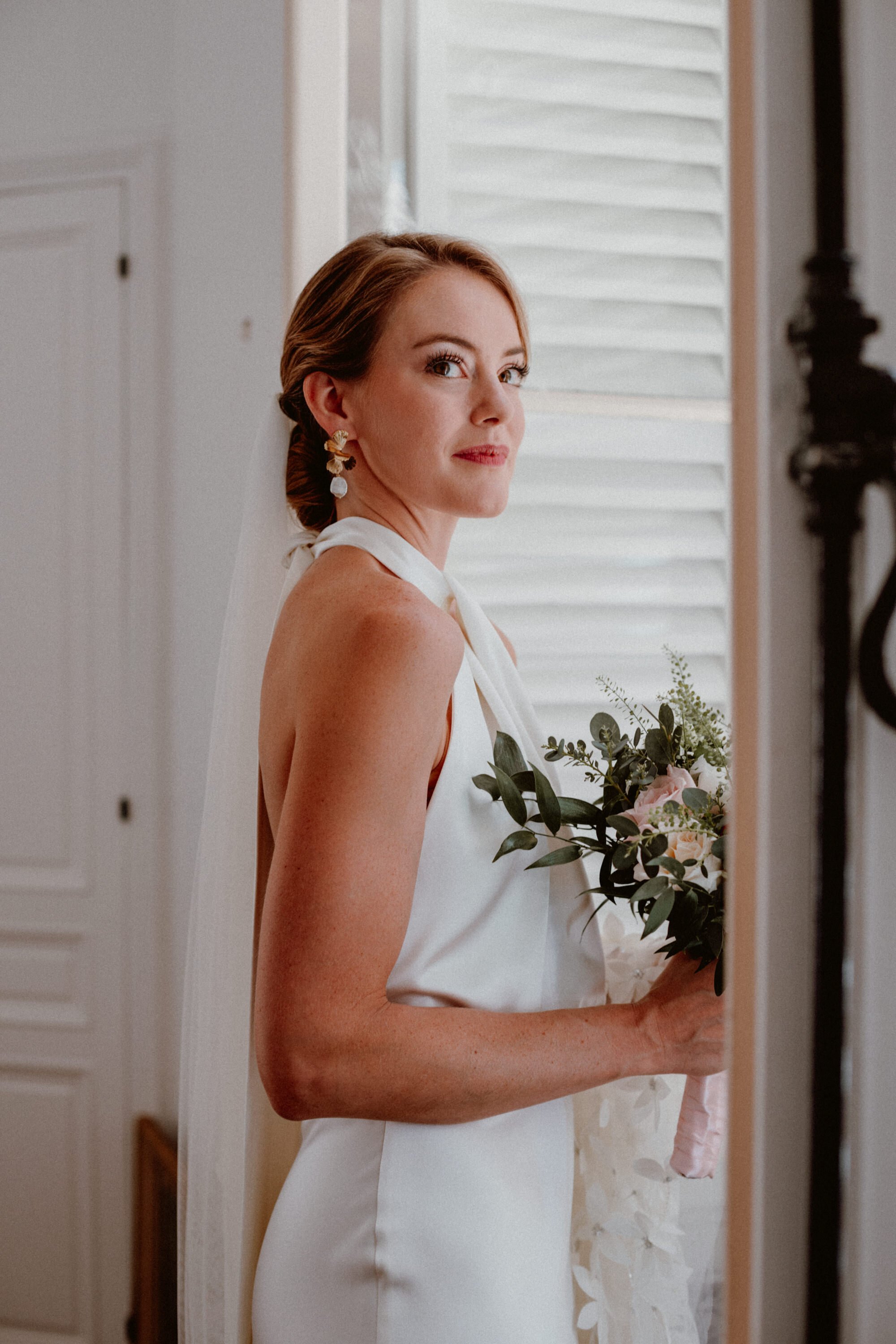 Beautiful bride Lizzie wore a wedding dress by Halfpenny London