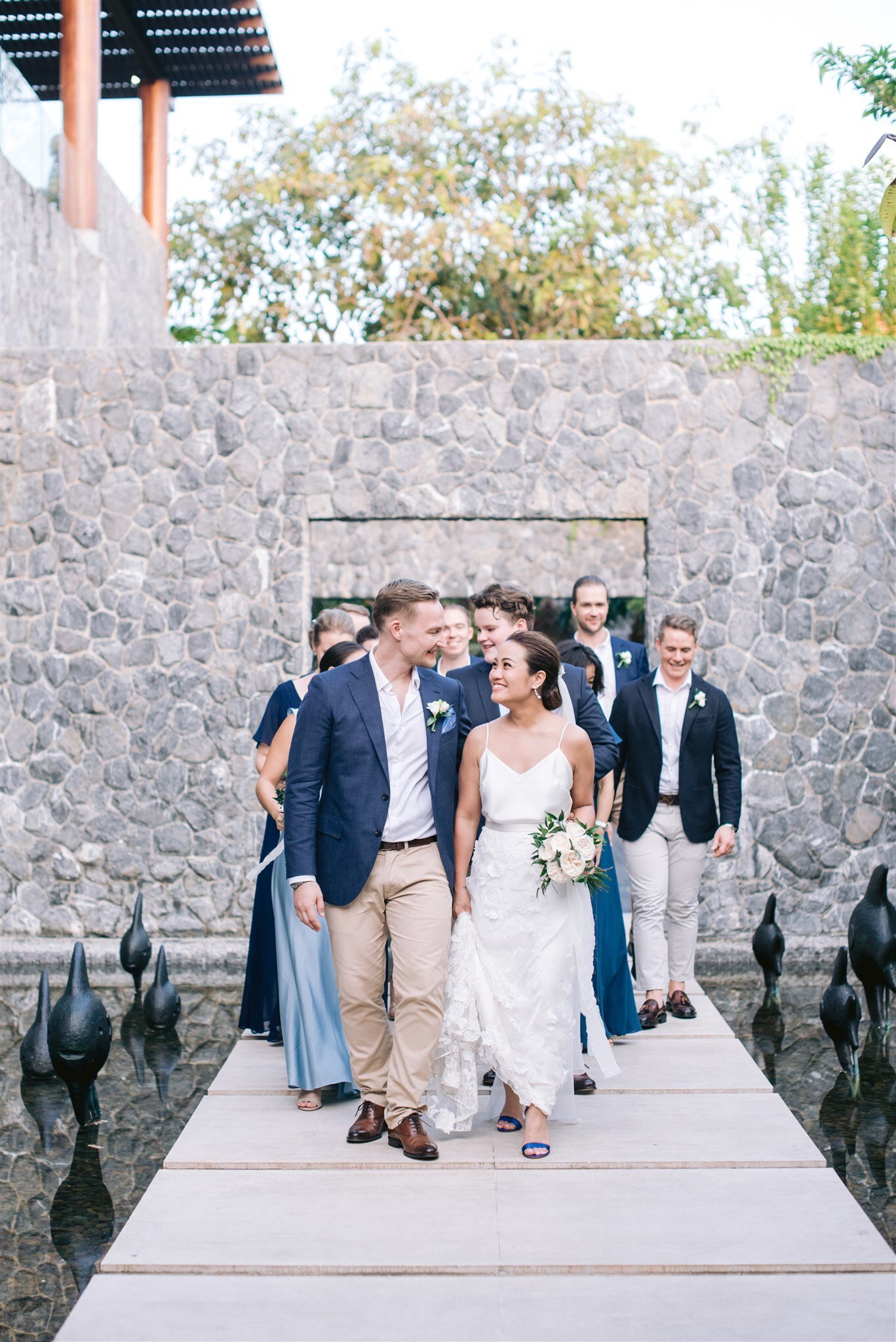 Beautiful bride Sasaya wore a wedding dress by Halfpenny London