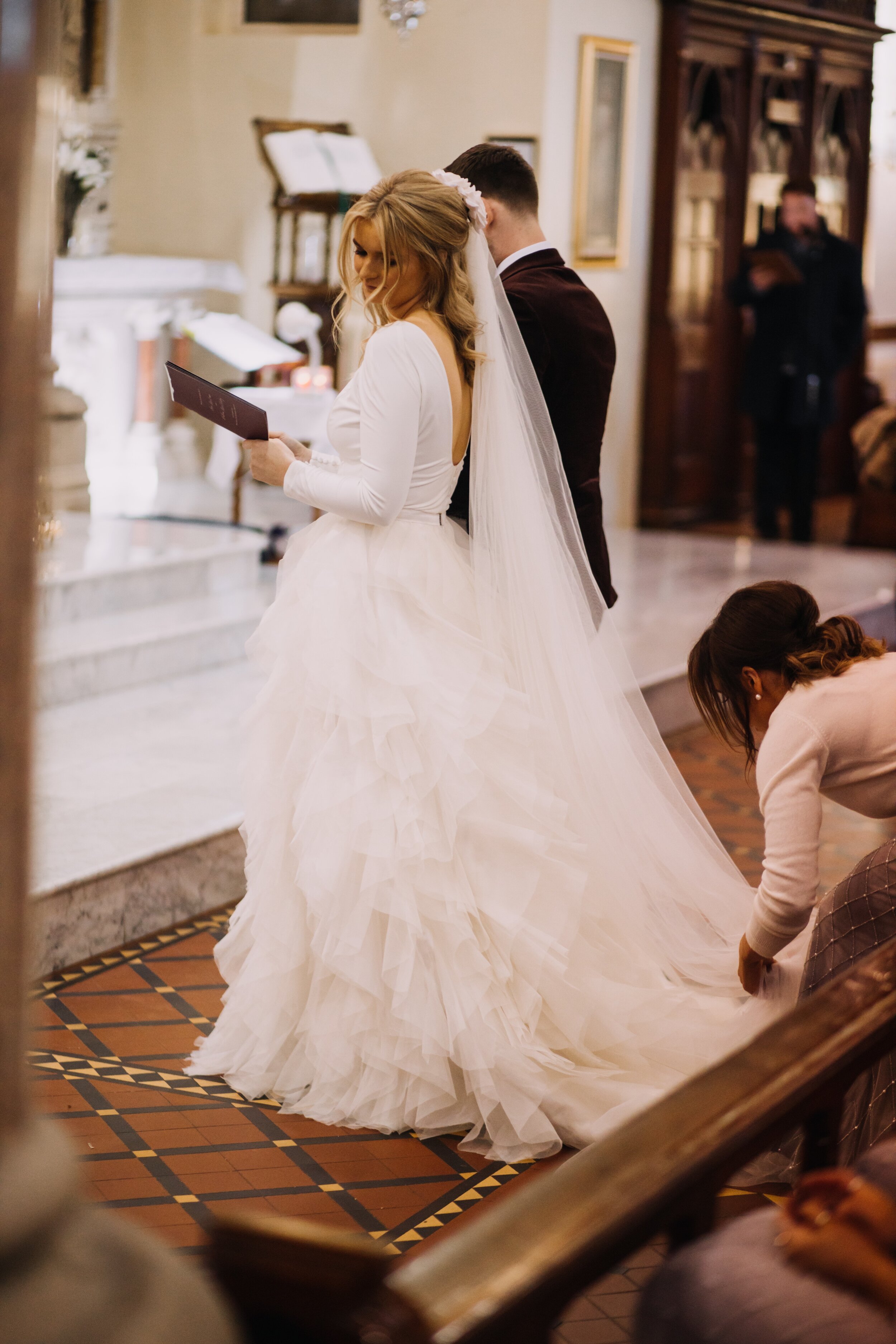 Beautiful bride Lisa wore a wedding dress by Halfpenny London