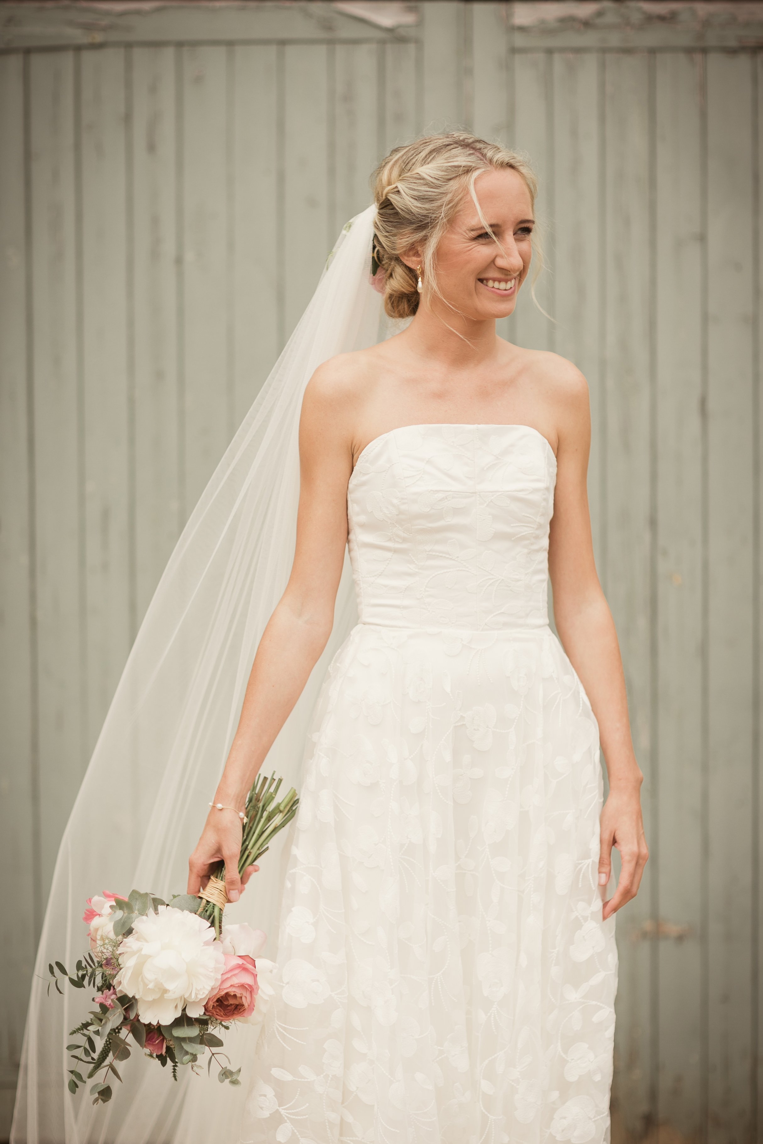 Beautiful+bride+Lucy+wears+a+wedding+dress+by+Halfpenny+London2.jpeg