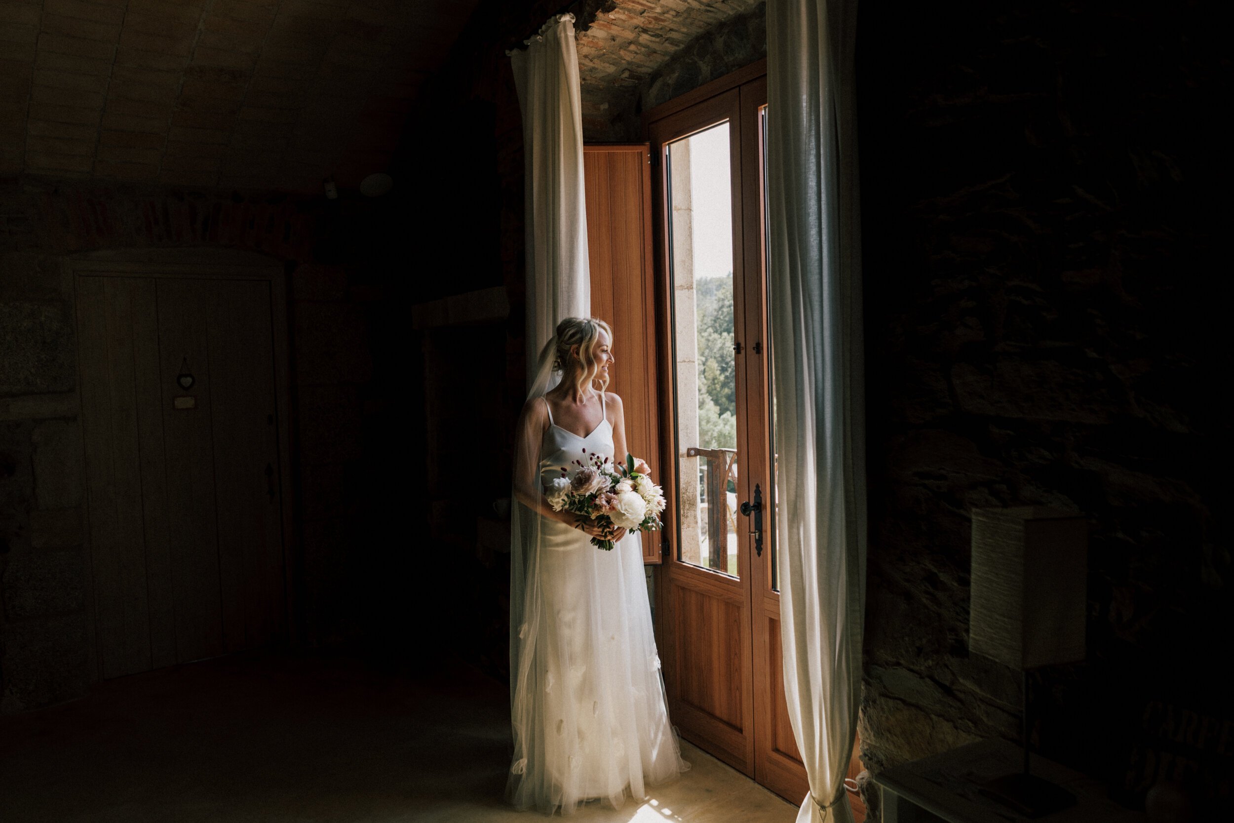 Beautiful bride Lucy wore a wedding dress by Halfpenny London