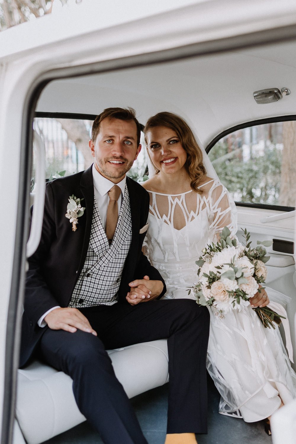 Beautiful bride Chloe wore a wedding dress by Halfpenny London | Image by Caitlin and Jones (http://www.caitlinandjones.co.uk/)