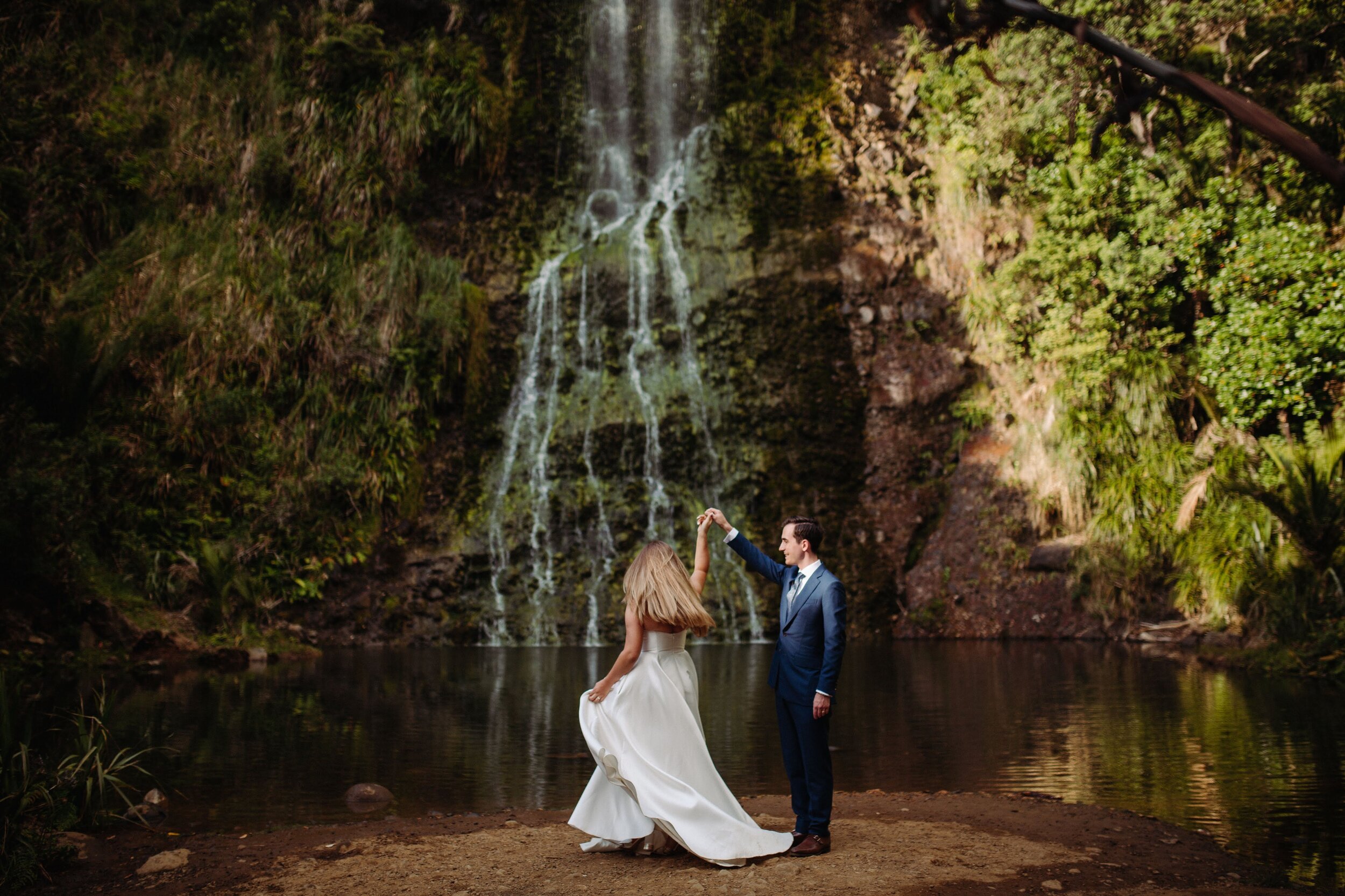 Beautiful bride Sophie wears the Ellie dress by Halfpenny London