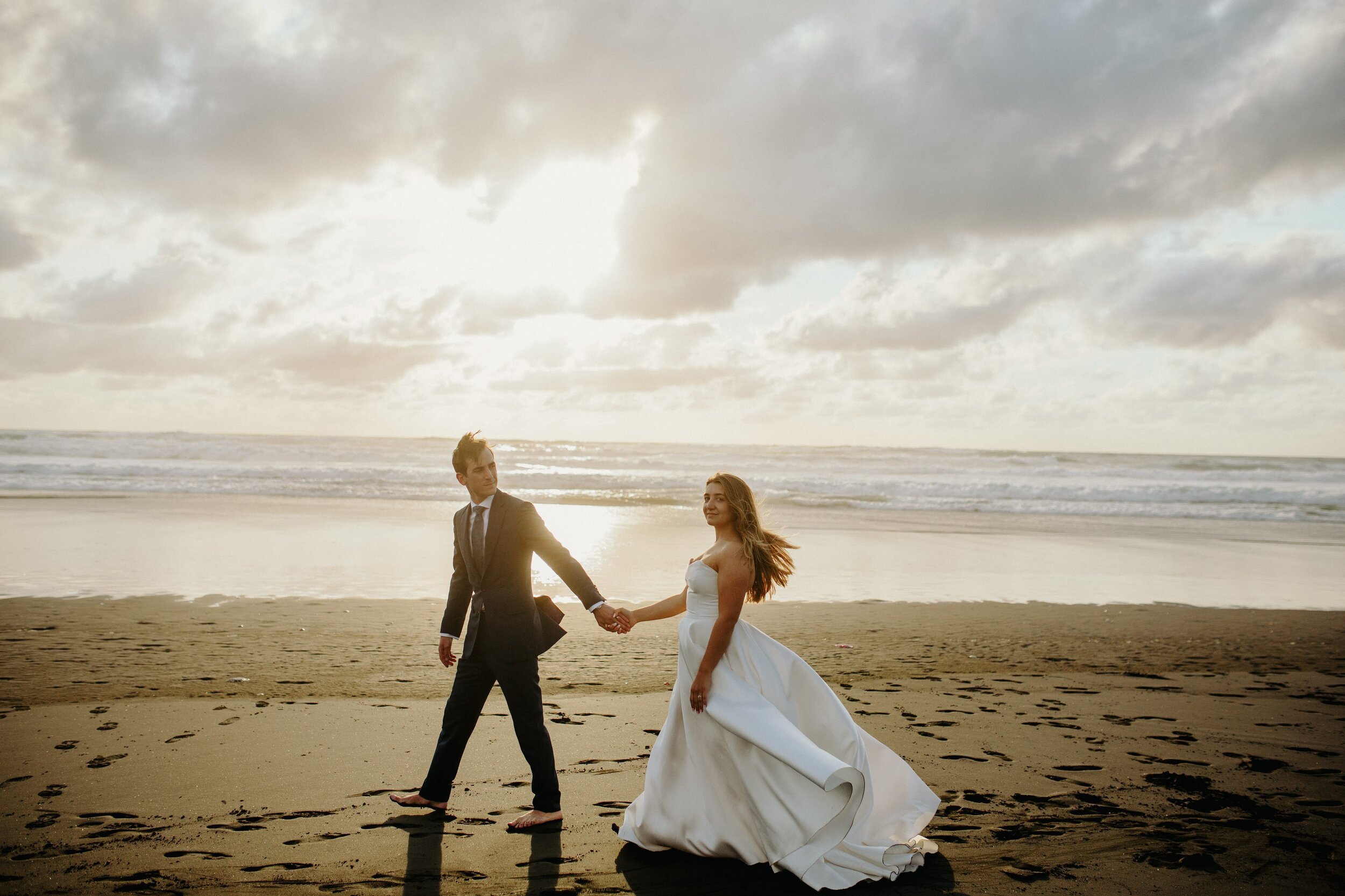 Beautiful bride Sophie wears the Ellie dress by Halfpenny London