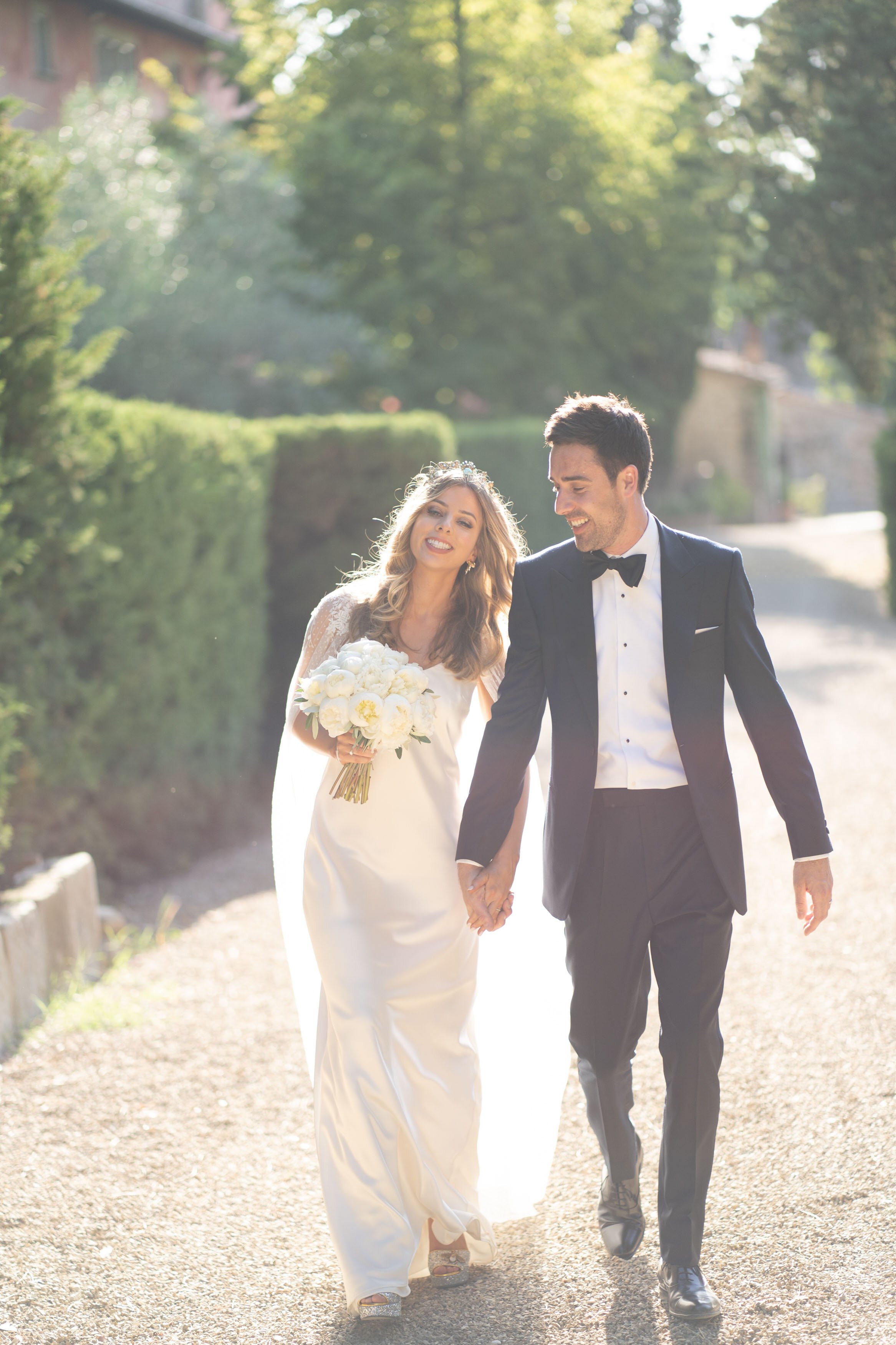 Beautiful bride Siobhan wore a wedding dress by Halfpenny London