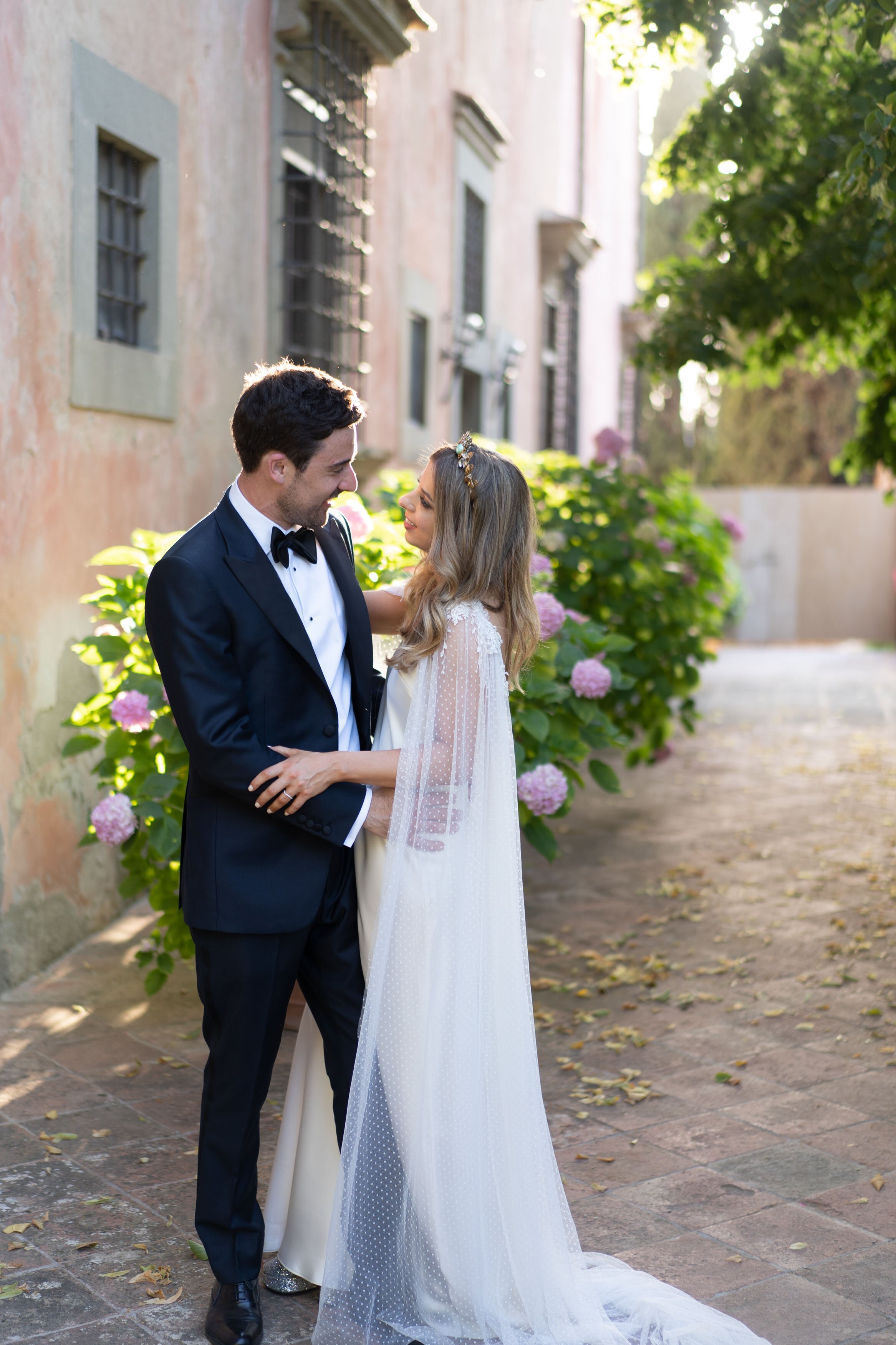 Beautiful bride Siobhan wore a wedding dress by Halfpenny London