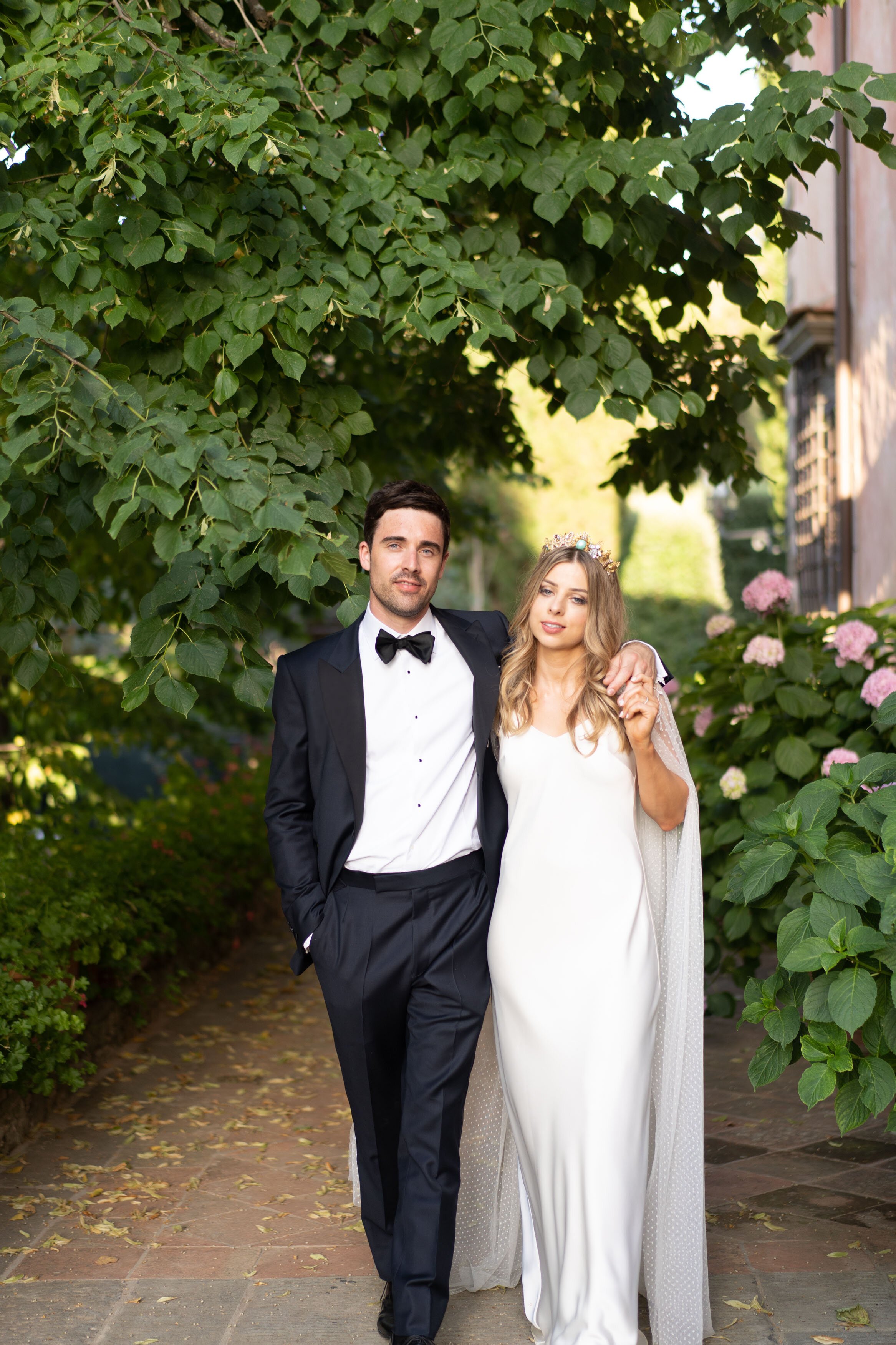 Beautiful bride Siobhan wore a wedding dress by Halfpenny London