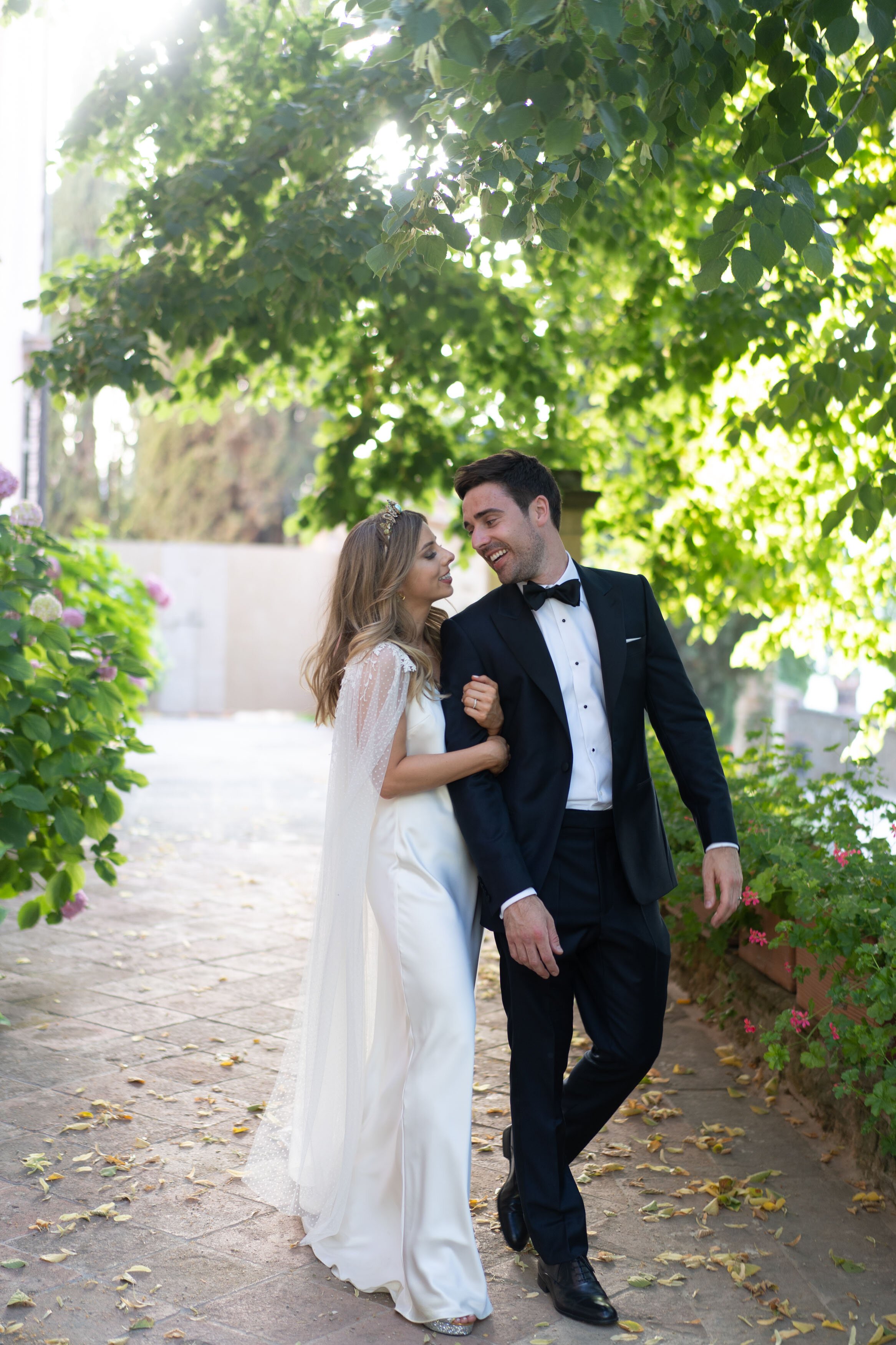 Beautiful bride Siobhan wore a wedding dress by Halfpenny London