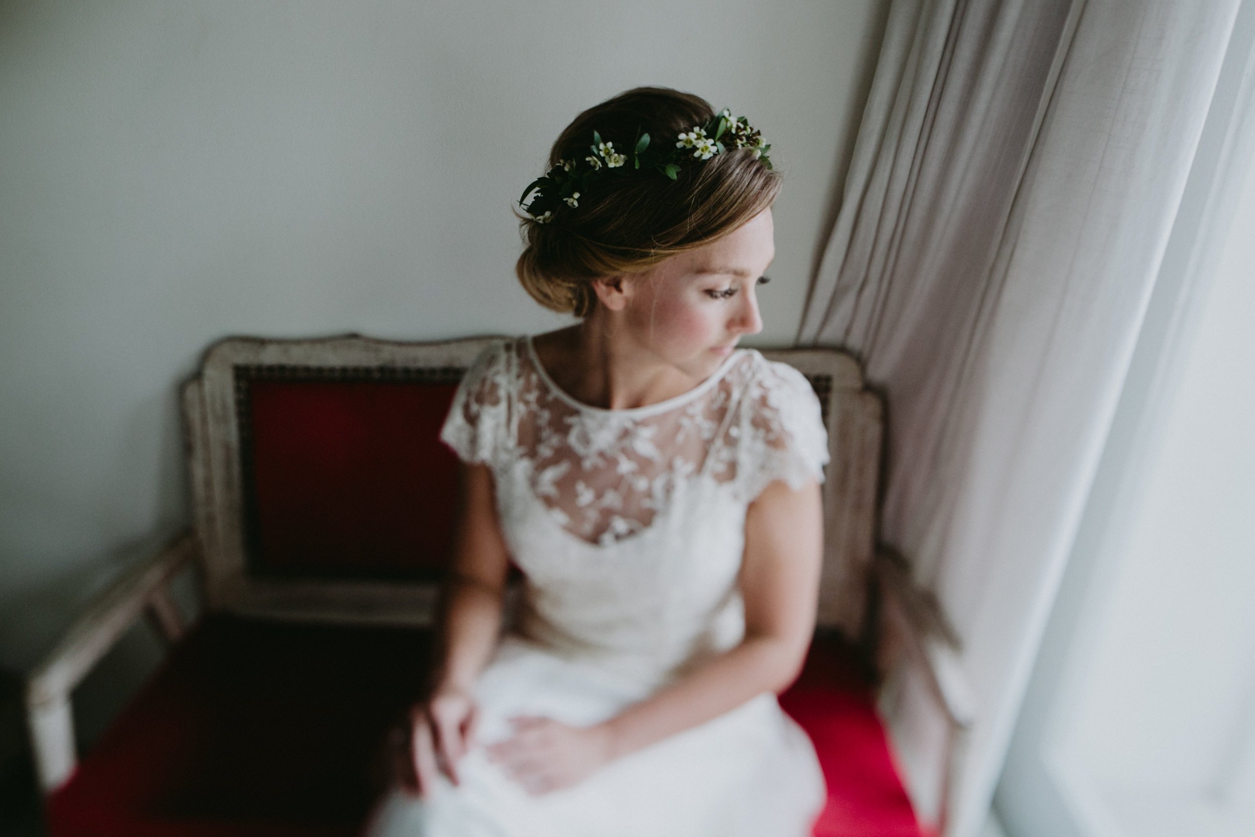 Gorgeous+bride+Chloe+wears+a+wedding+dress+by+Halfpenny+London2.jpg