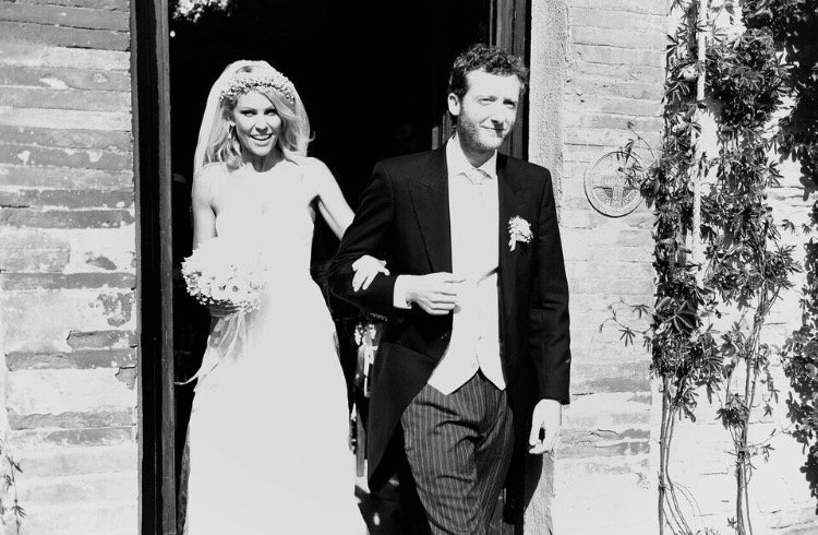 Beautiful bride Fiona wears the Esme dress by Halfpenny London!