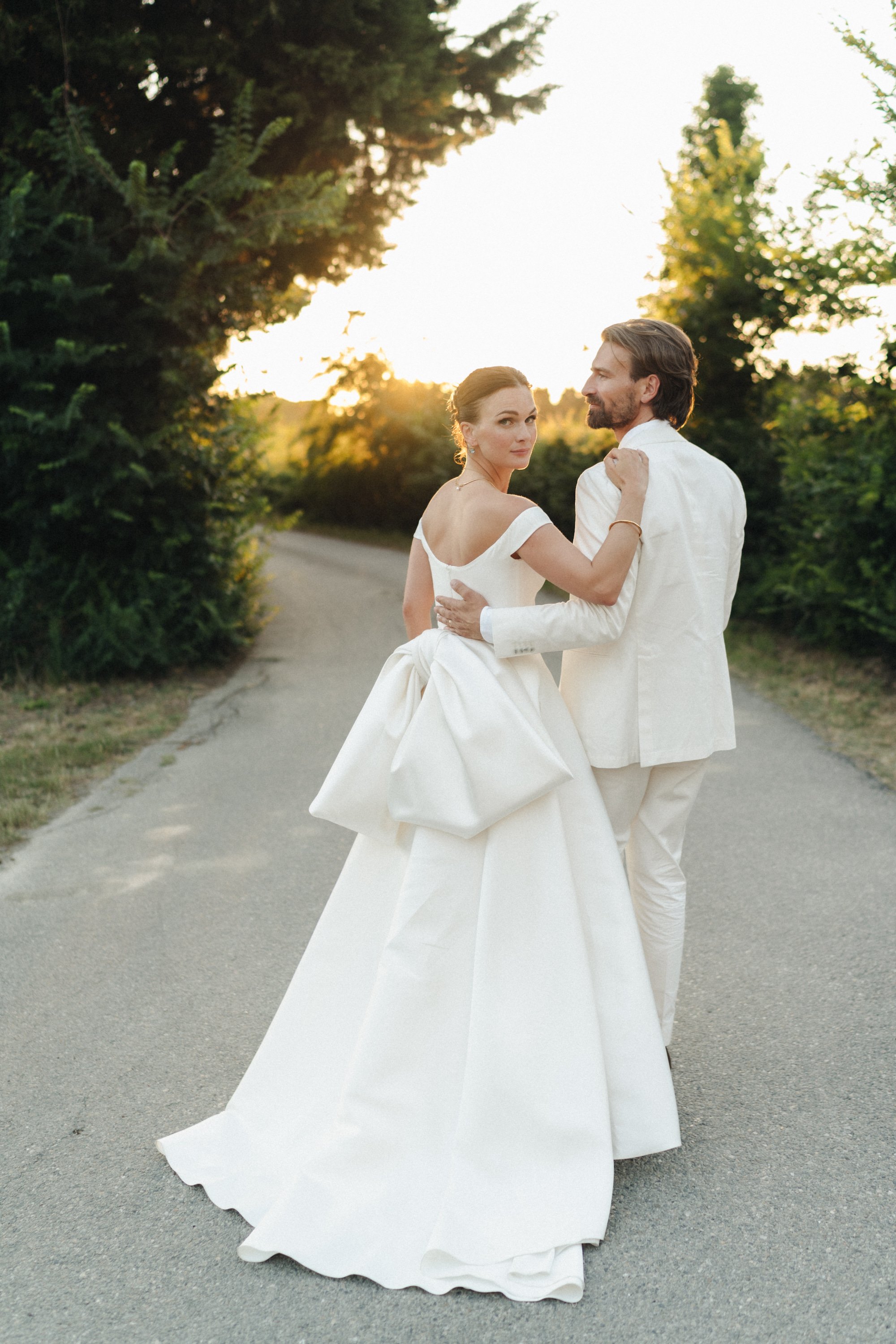 Gorgeous bride Naomi Ross wore a Halfpenny London wedding dress for her special day