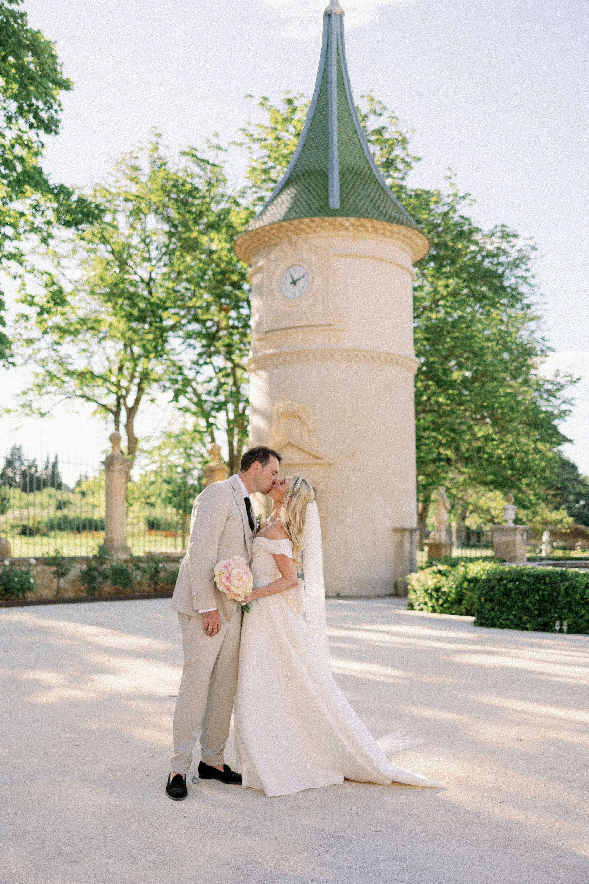 Stunning bride Georgia wore a Halfpenny London wedding dress on her special day