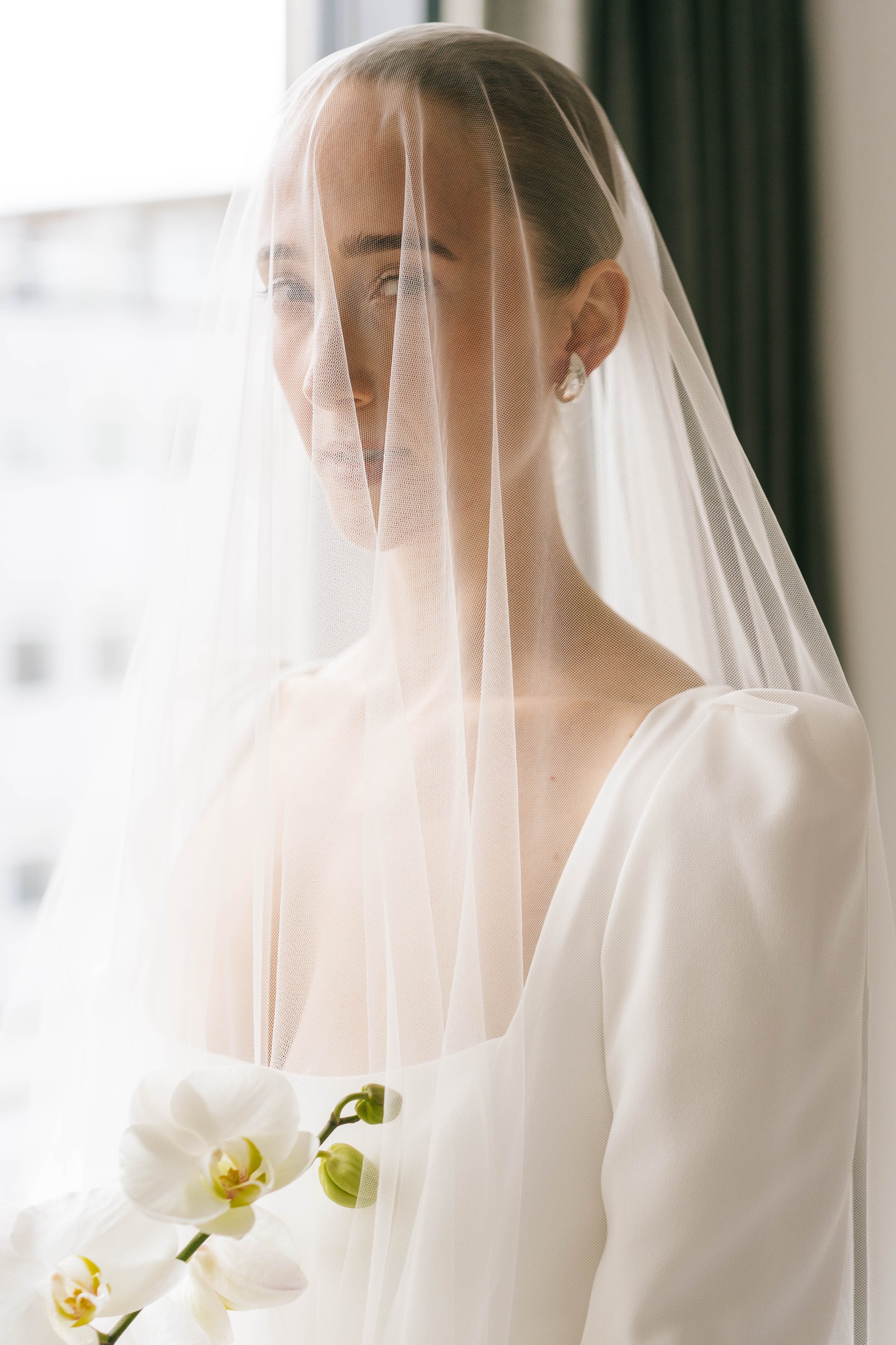 Beautiful bride Elizabeth wore the Foxglove wedding dress by Halfpenny London