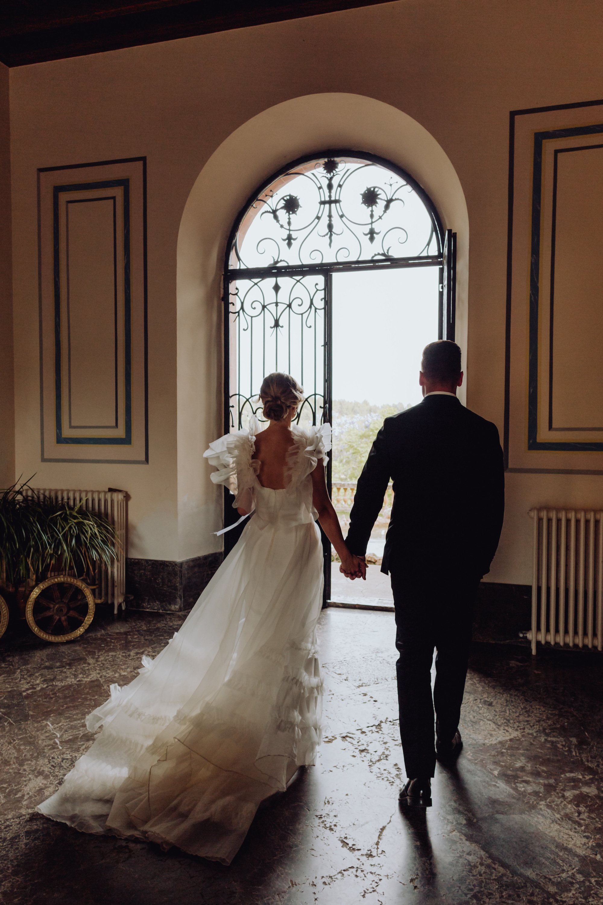 Beautiful bride Rebecca wears the Mayfair dress with detachable Mayfair skirt for her Wedding | Wedding dresses by Halfpenny London