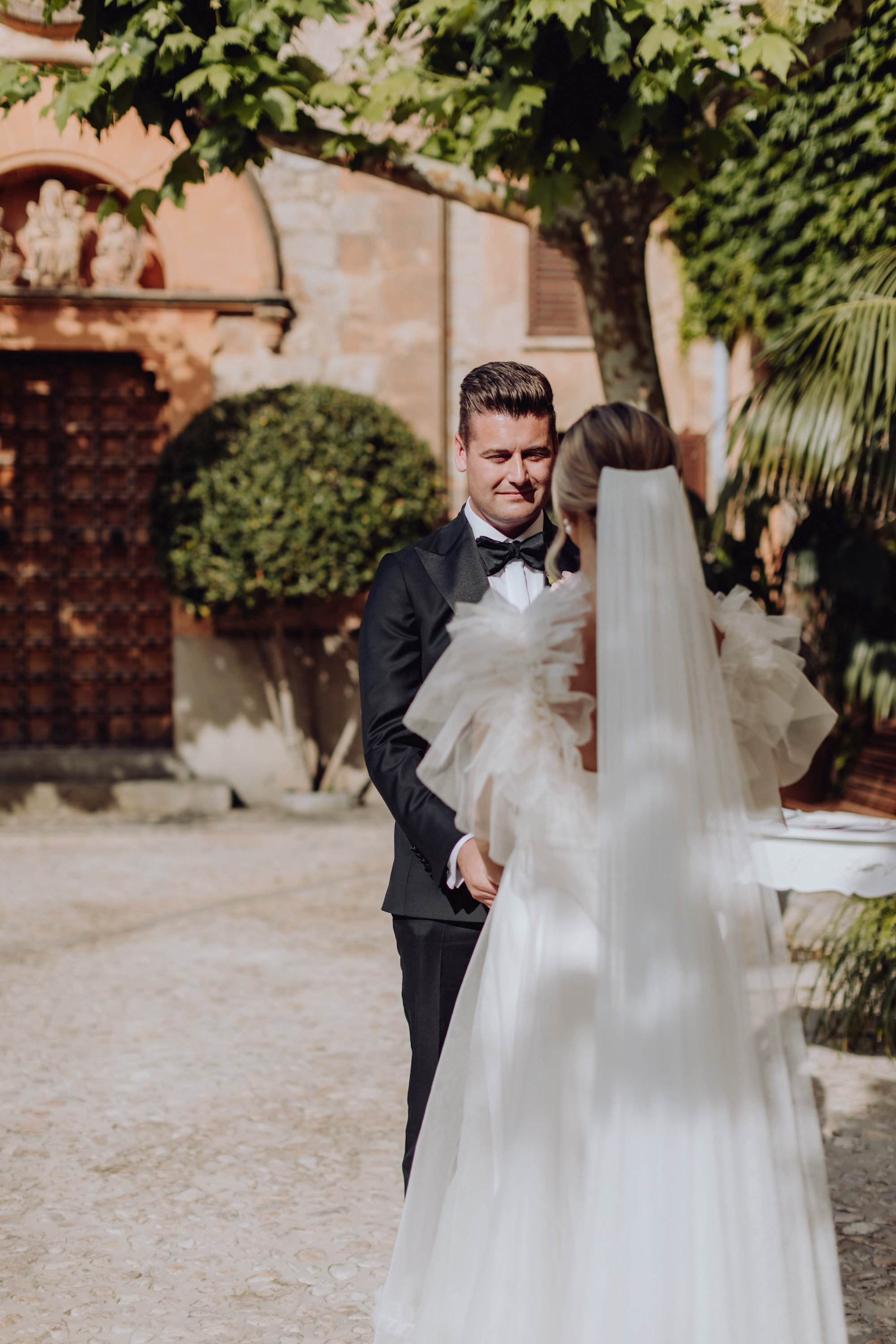 Beautiful bride Rebecca wears the Mayfair dress with detachable Mayfair skirt for her Wedding | Wedding dresses by Halfpenny London