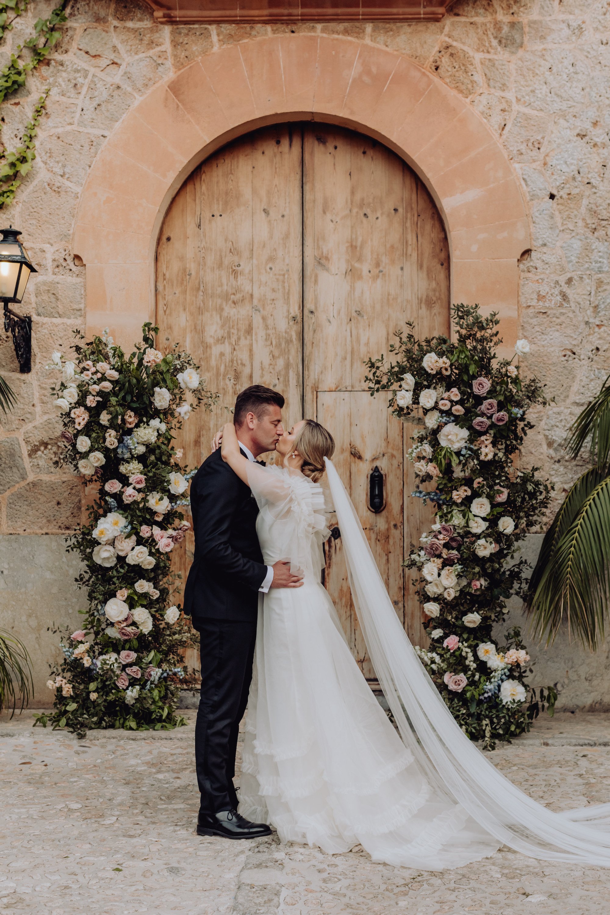 Beautiful bride Rebecca wears the Mayfair dress with detachable Mayfair skirt for her Wedding | Wedding dresses by Halfpenny London