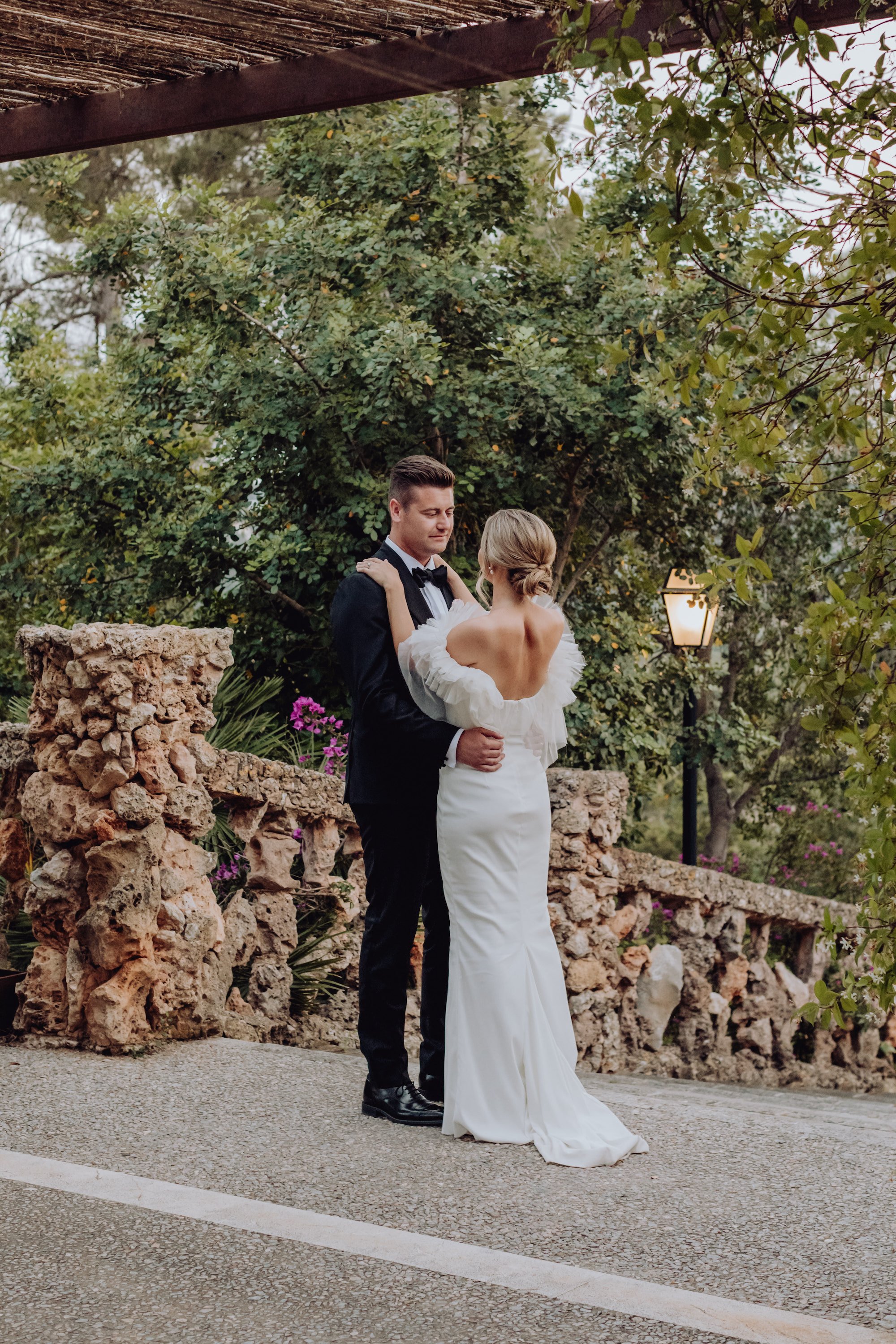 Beautiful bride Rebecca wears the Mayfair dress with detachable Mayfair skirt for her Wedding | Wedding dresses by Halfpenny London