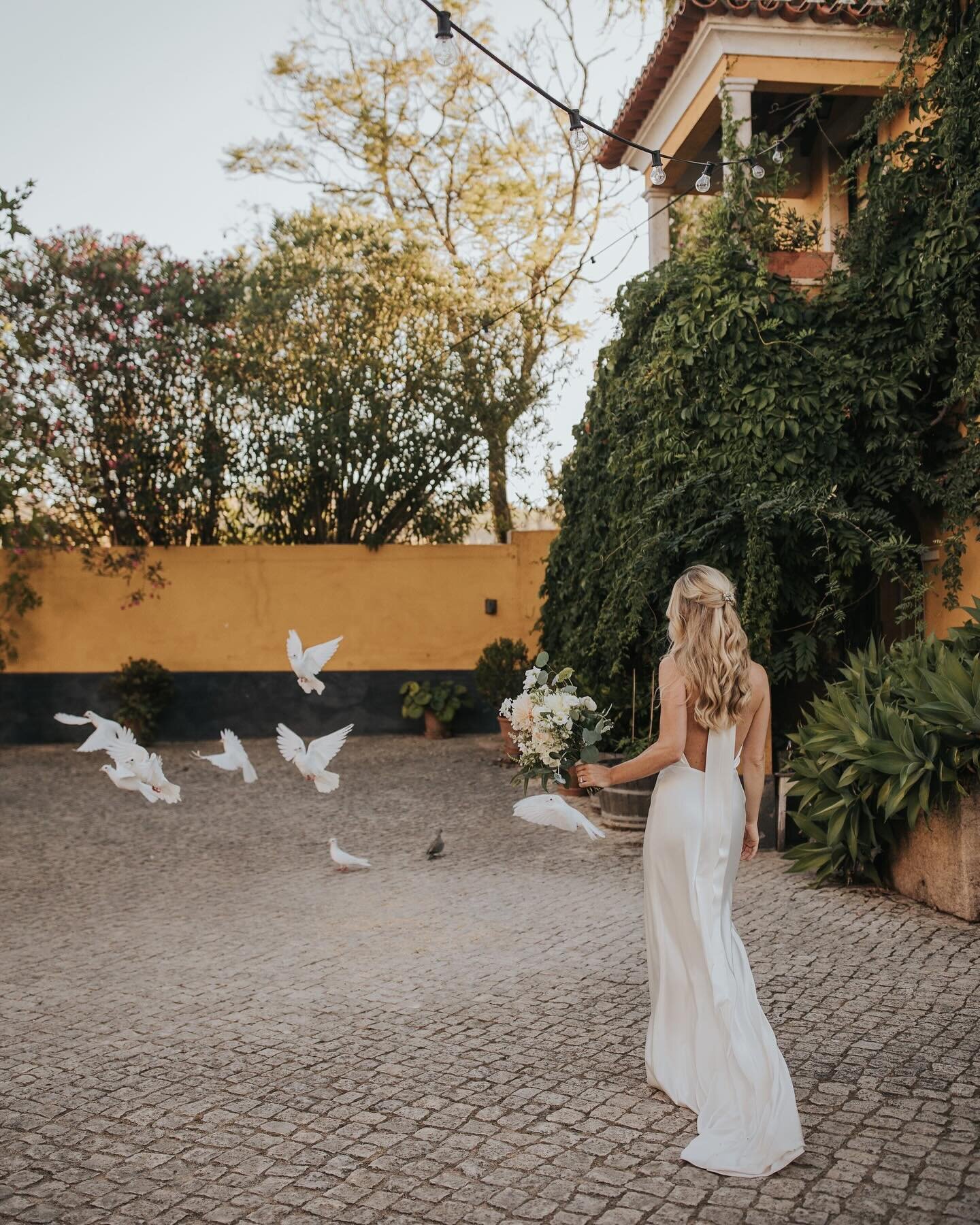 &ldquo;People always tell you that when you try on the right dress, you just know it&rsquo;s the one and that was definitely the feeling I had when I tried it on. It is truly a magical dress. My experience at Halfpenny was truly amazing, from the mom