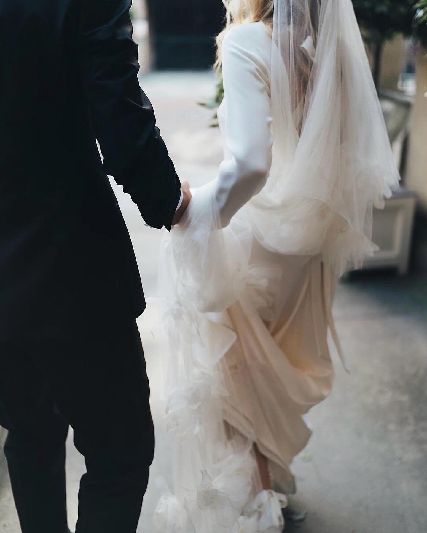 Gorgeous bride Sophie looked like a goddess on her wedding day.  She wore the Juniper dress and Dandelion veil, adding the Laura top for the ceremony.

Stunning images by @missgenphoto 

#HalfpennyLondon #HalfpennyBrides