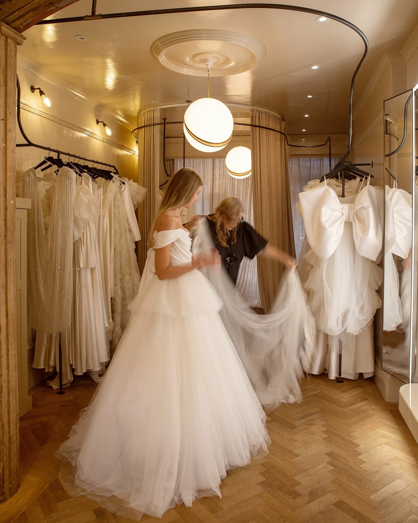 Tucked away on a beautiful Georgian street, moments away from Kings cross and Euston, our boutique is a haven for brides-to-be. 

Make an appointment to find your perfect wedding dress. Booking link in our bio.

Images by @catvinton 

#HalfpennyLondo