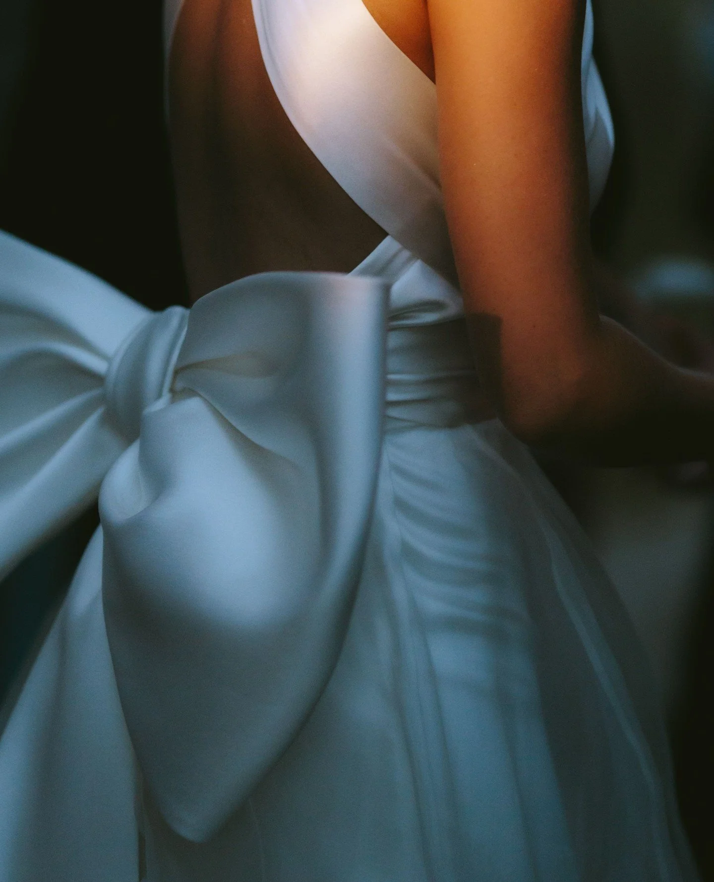 Soft yet sculptural, oversized yet beautifully weightless, the Halfpenny London bow is designed to bring drama, movement and personality to even the simplest silhouette.⁠
⁠
Explore styling Halfpenny London bows in our London flagship boutique.⁠
⁠
Pho