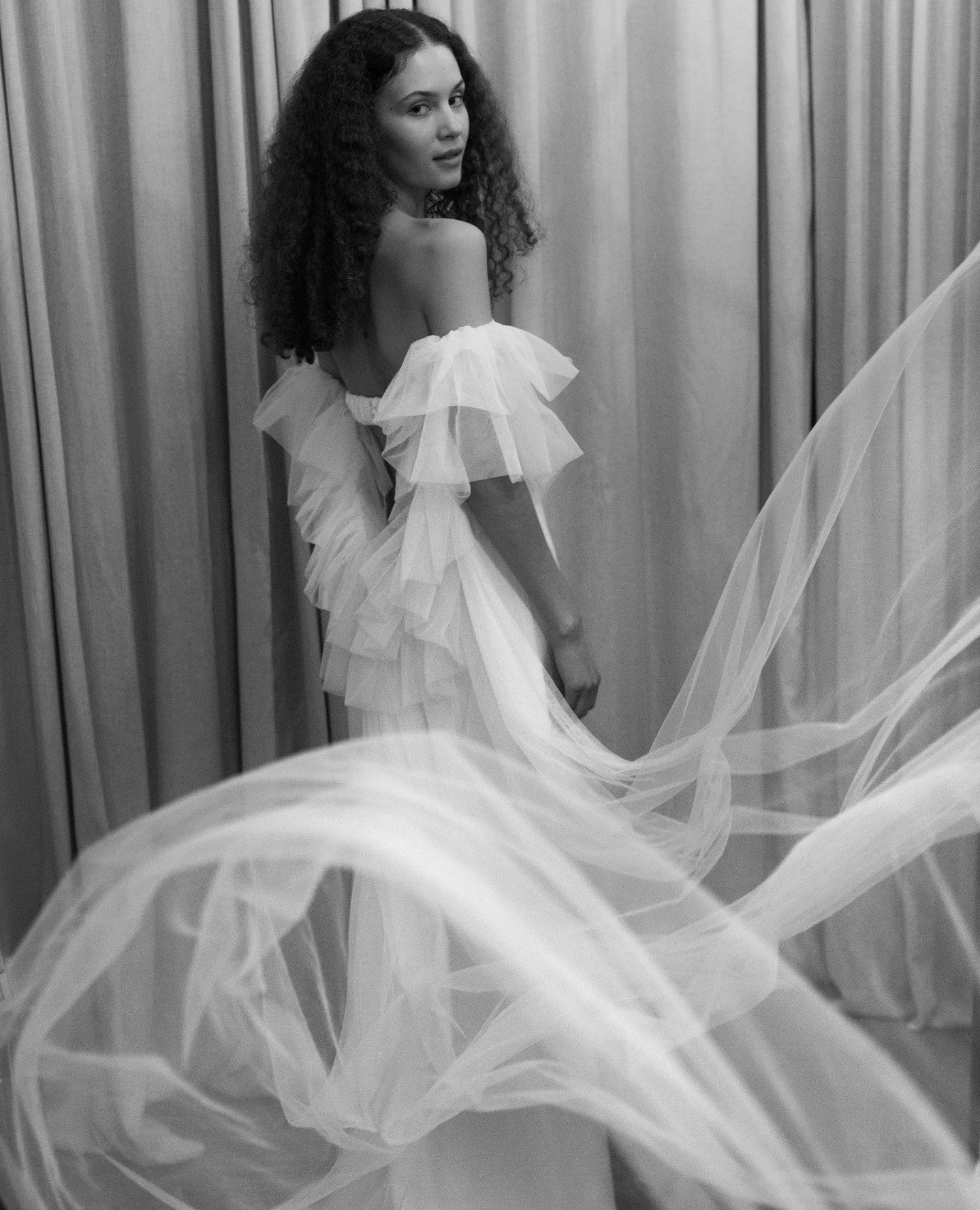 An ode to the non-traditional veil.⁠
⁠
From sculptural shrugs and soft capes to veils with sleeves, modern bridal is about choosing what feels authentic, not expected. If traditional doesn&rsquo;t feel like you, let&rsquo;s explore the alternatives t