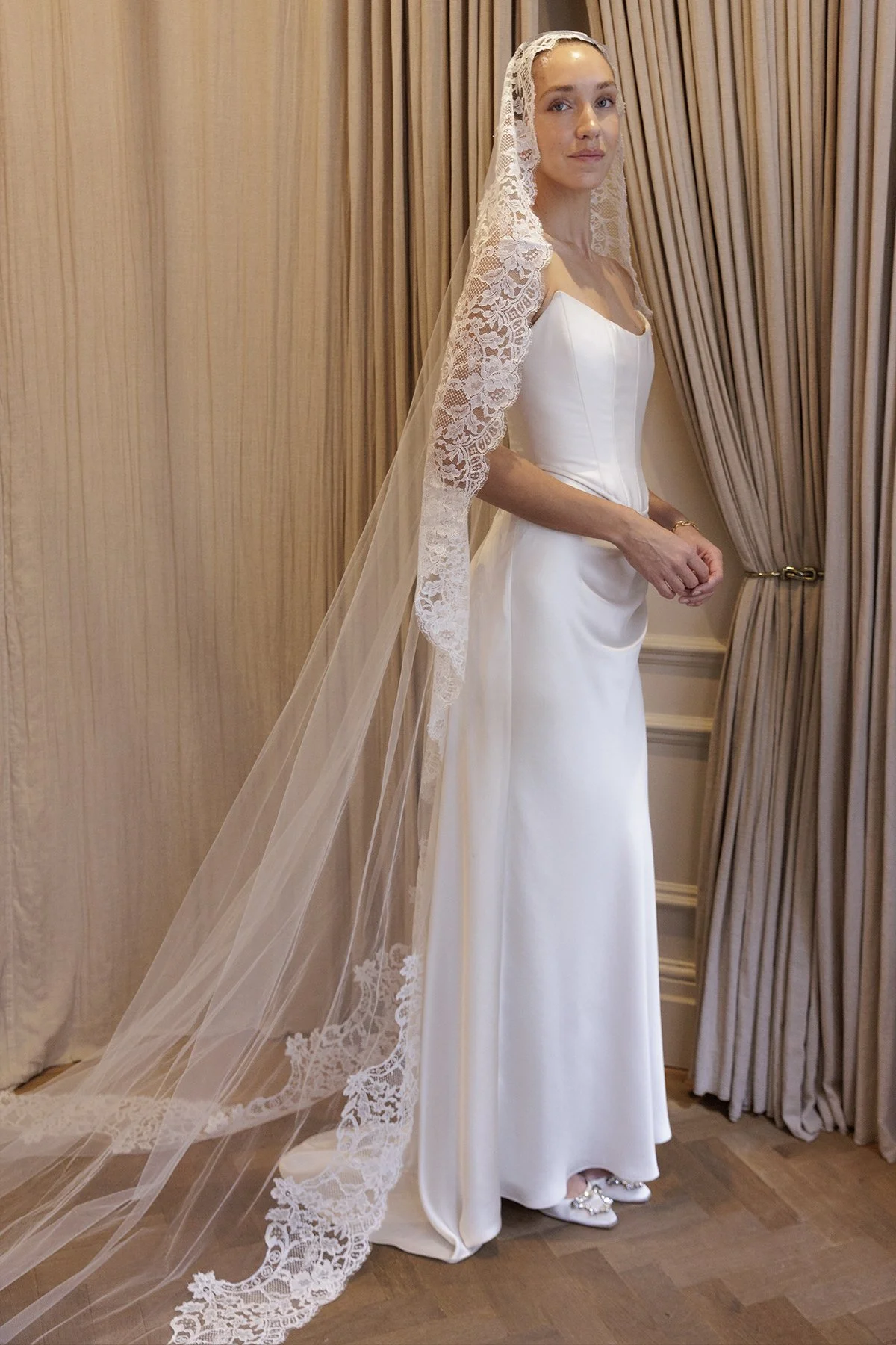 HALFPENNY LONDON- BROAD LACE VEIL 1.jpg