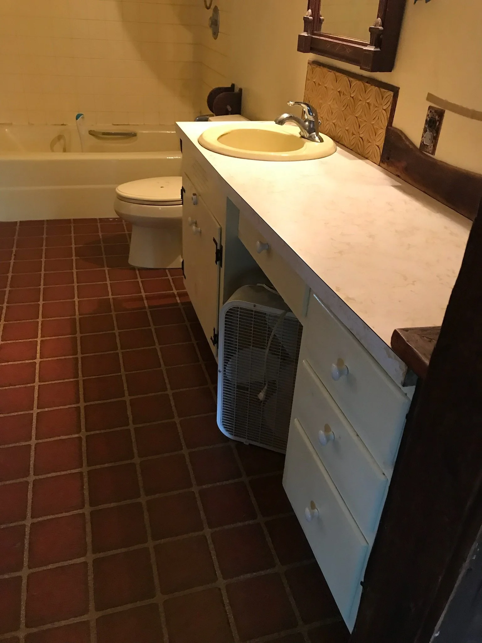 16 mineral bathroom before.jpeg