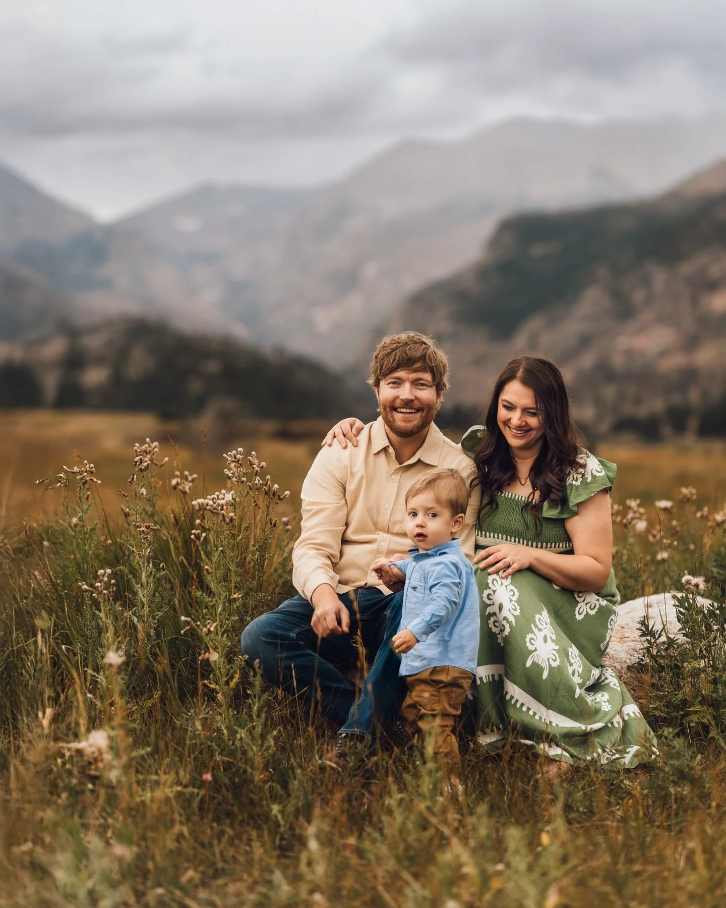 The background kinda helps. But the family makes the magic. 

#estesparkphotographer 
#coloradophotographer  #boulderfamilyphotographer  #boulderphotographer  #rmnpphotographer
#denverfamilyphotographer  #denverphotographer