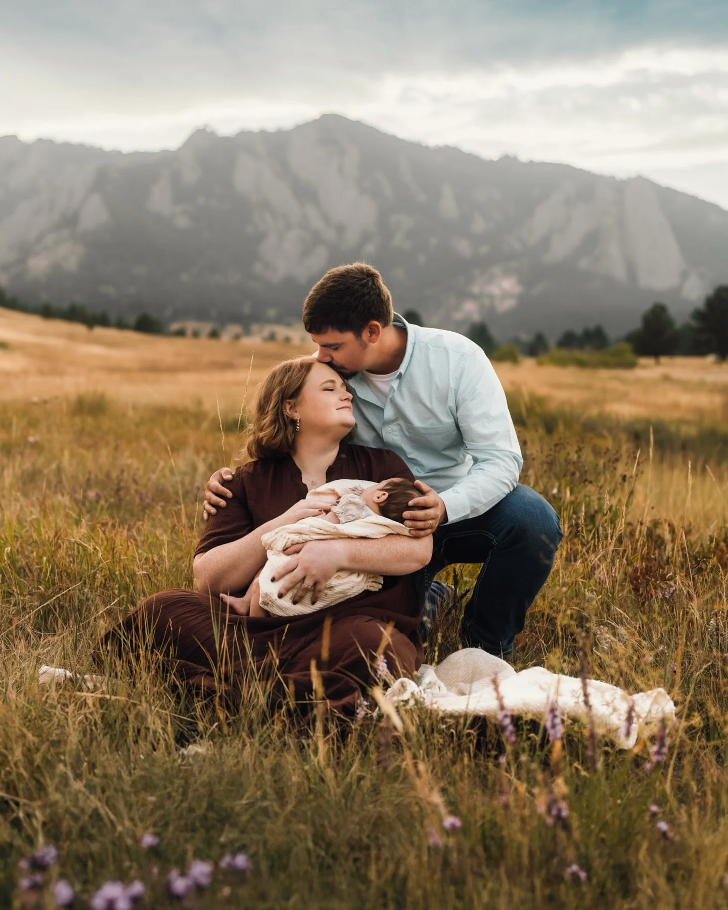 Tiny toes and big views.

#boulderphotographer
#boulderfamilyphotographer
#denverphotographer
#denverfamilyphotographer
#estesparkphotographer