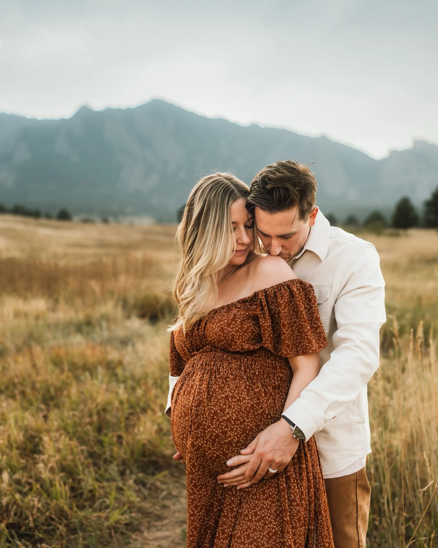 A sweet mountain maternity session ❤️ 

My kids left this morning on a trip with my husband and I can&rsquo;t remember the last time I didn&rsquo;t spend a night with them. 

I miss them already but the editing bonanza has begun. And I&rsquo;m going 