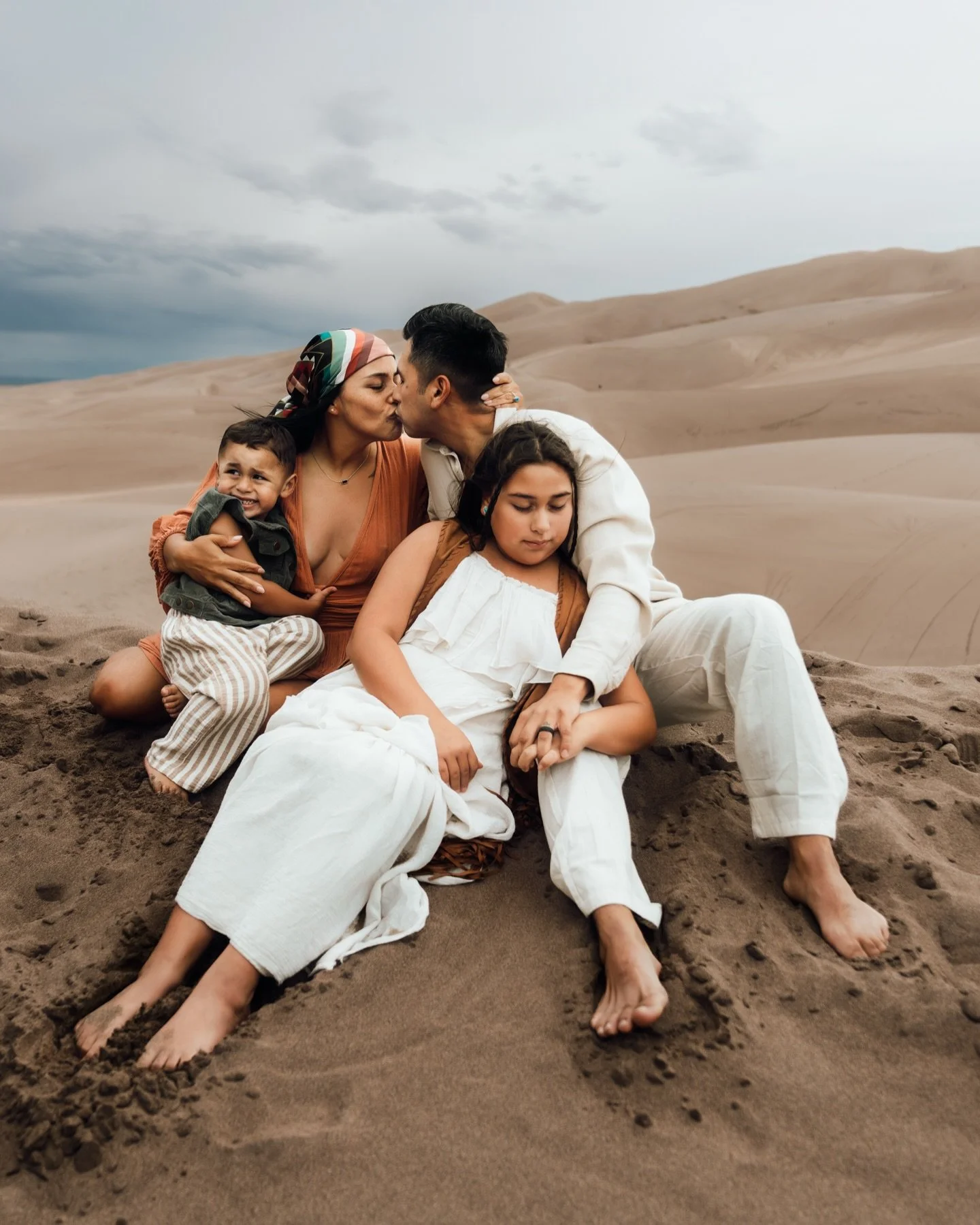 Rainy days at the dunes.

#coloradofamilyphotographer #greatsanddunesnationalpark #boulderfamilyphotographer