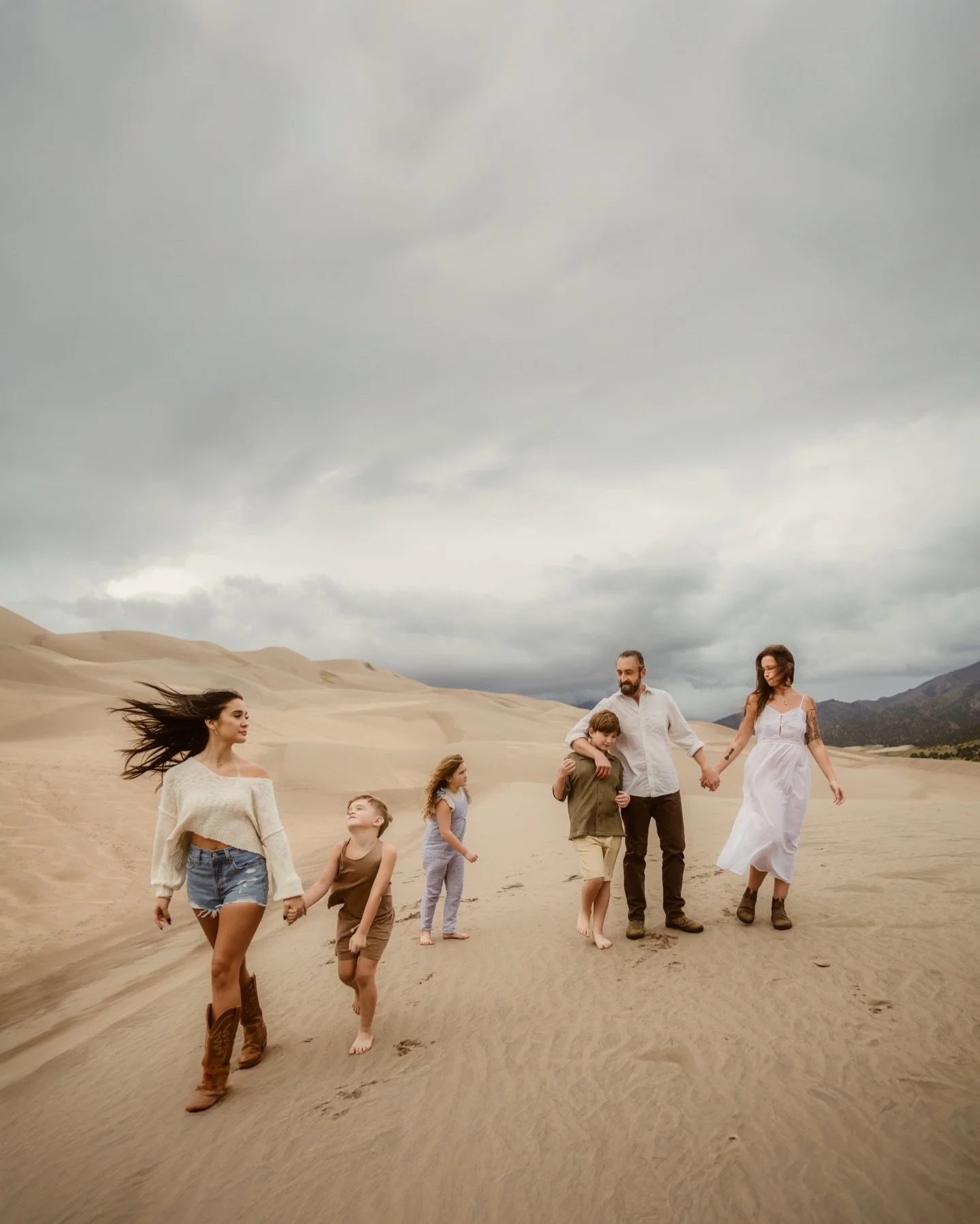 A beginning, a middle and an end. 

****
#boulderfamilyphotographer #colorado_creative #coloradofamilyphotographer #greatsanddunes #coloradofamilies
