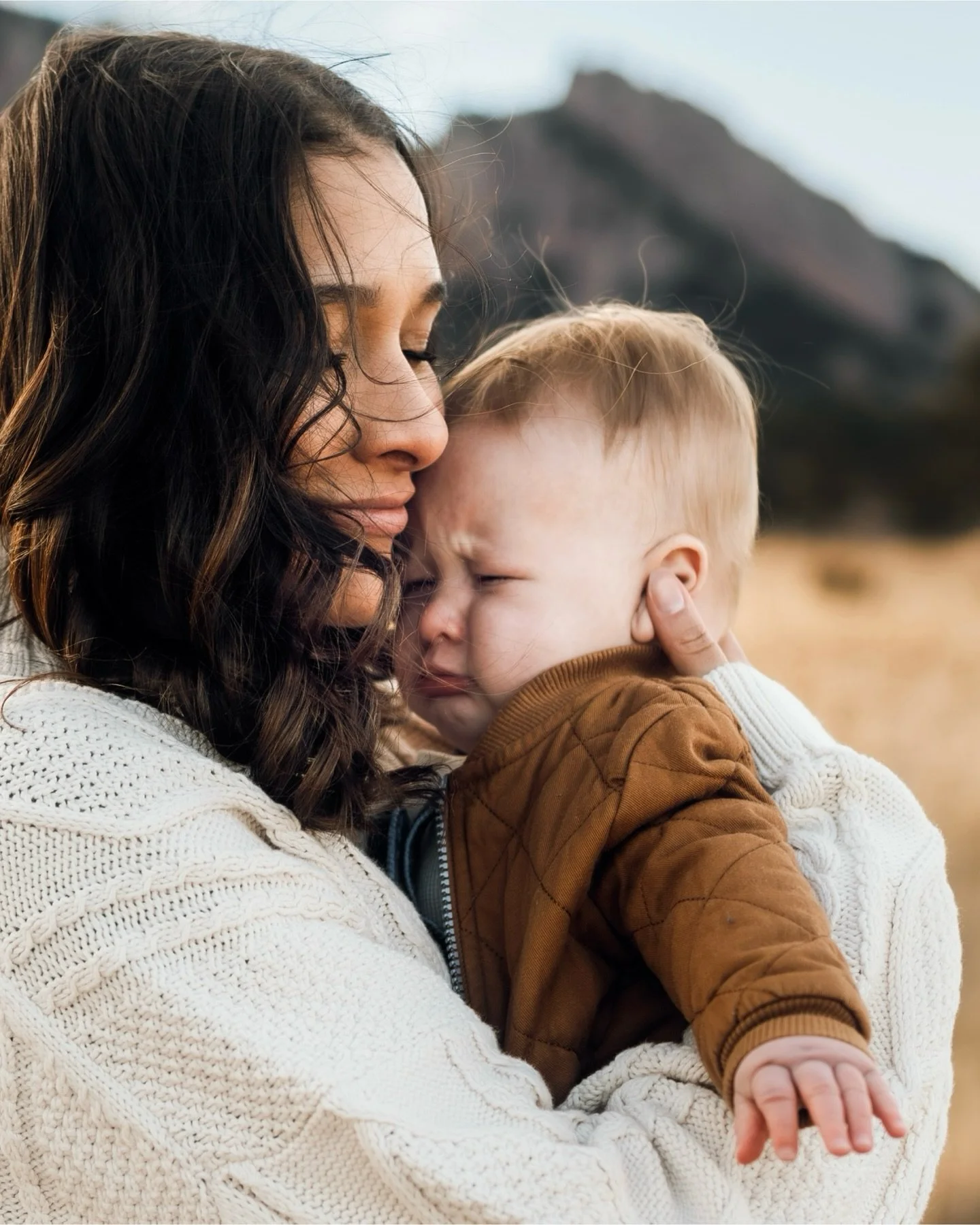 A whole different kind of magic happens at the end, when the kids are done and mama comfort begins. Leaning into the realness.

#boulderfamilyphotographer #coloradomotherhoodphotographer 
#coloradomoms 
#bouldermaternityphotographer 
#boulderfamilyph