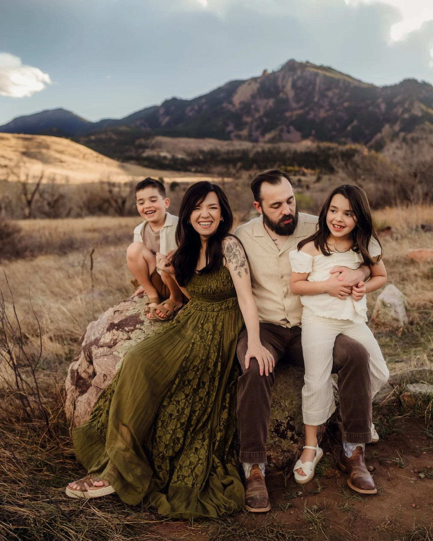 More than smiling at the camera. I&rsquo;m after the feeling, the movement, the light, and the way your family fits together.

#boulderfamilyphotographer #denverfamilyphotographer #coloradomoms #coloradophotographer
