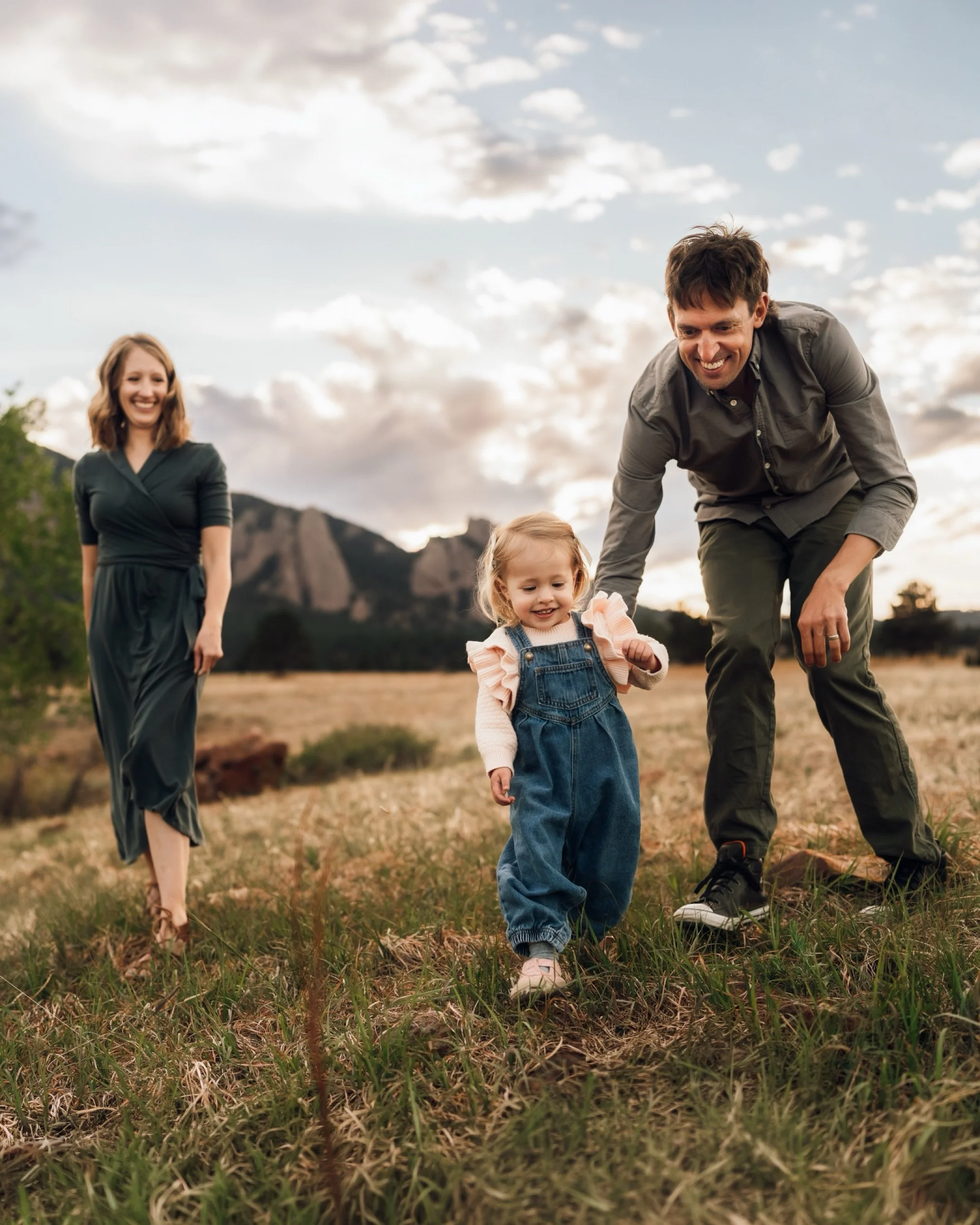 I&rsquo;ll always just love a sweet, little, easy mountain session. 

#boulderfamilyphotographer 
#coloradofamilyphotographer 
#boulderflatirons 
#bouldermaternityphotographer