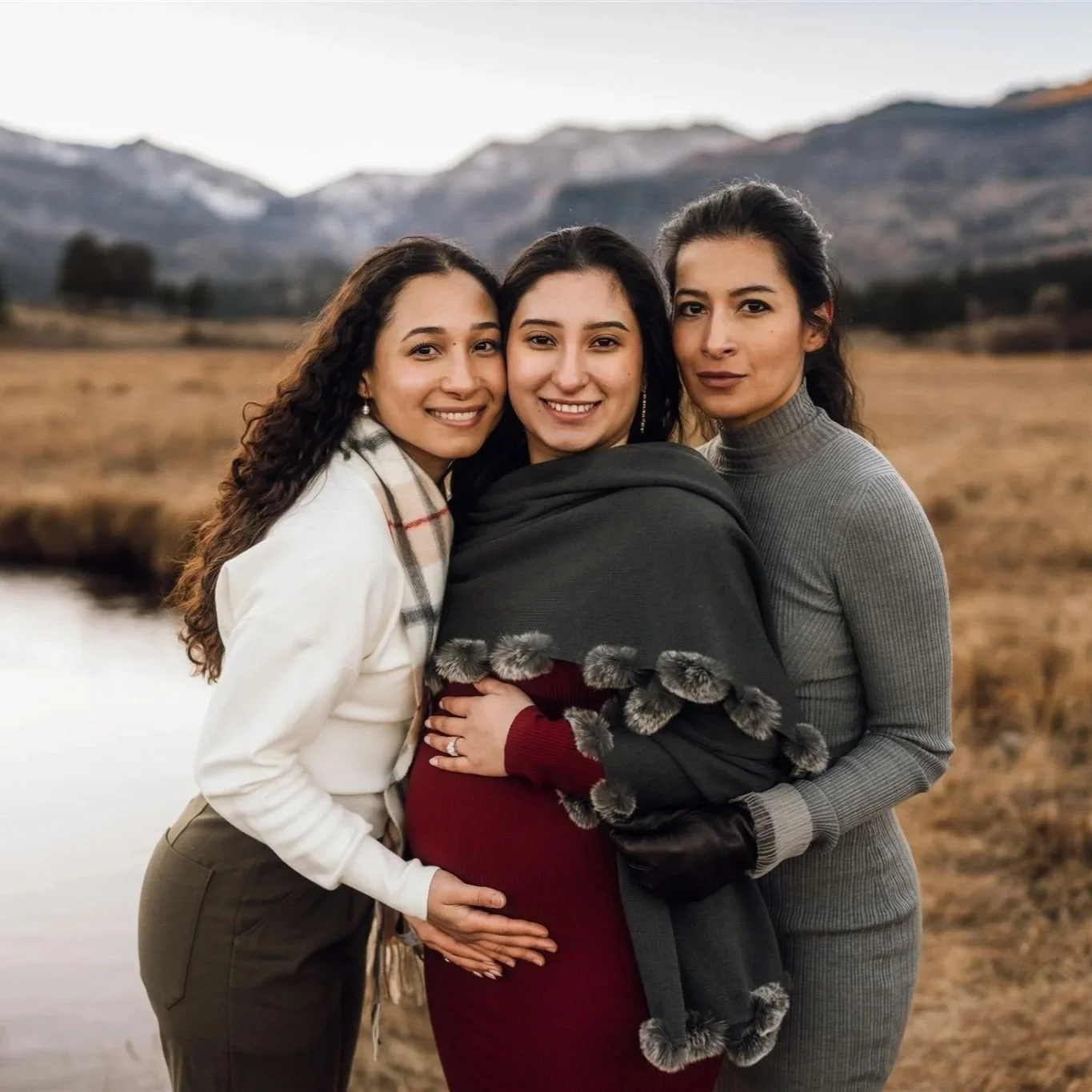 Extended Family Photography in RMNP | Three sisters stand together in front of mountains at Rocky Mountain National Park