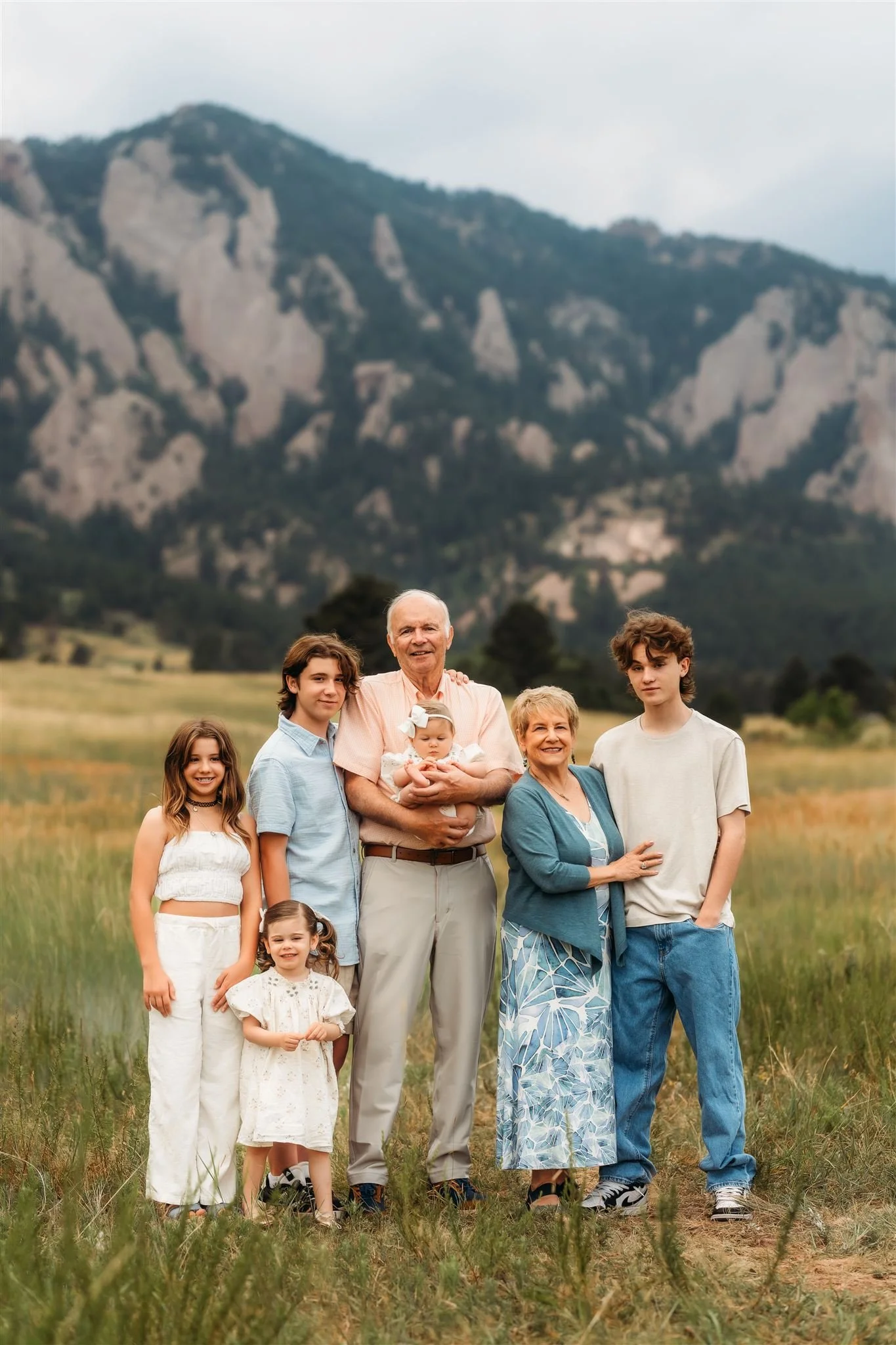 Extended Family Photography in Boulder | All the grandkids stand with grandparents