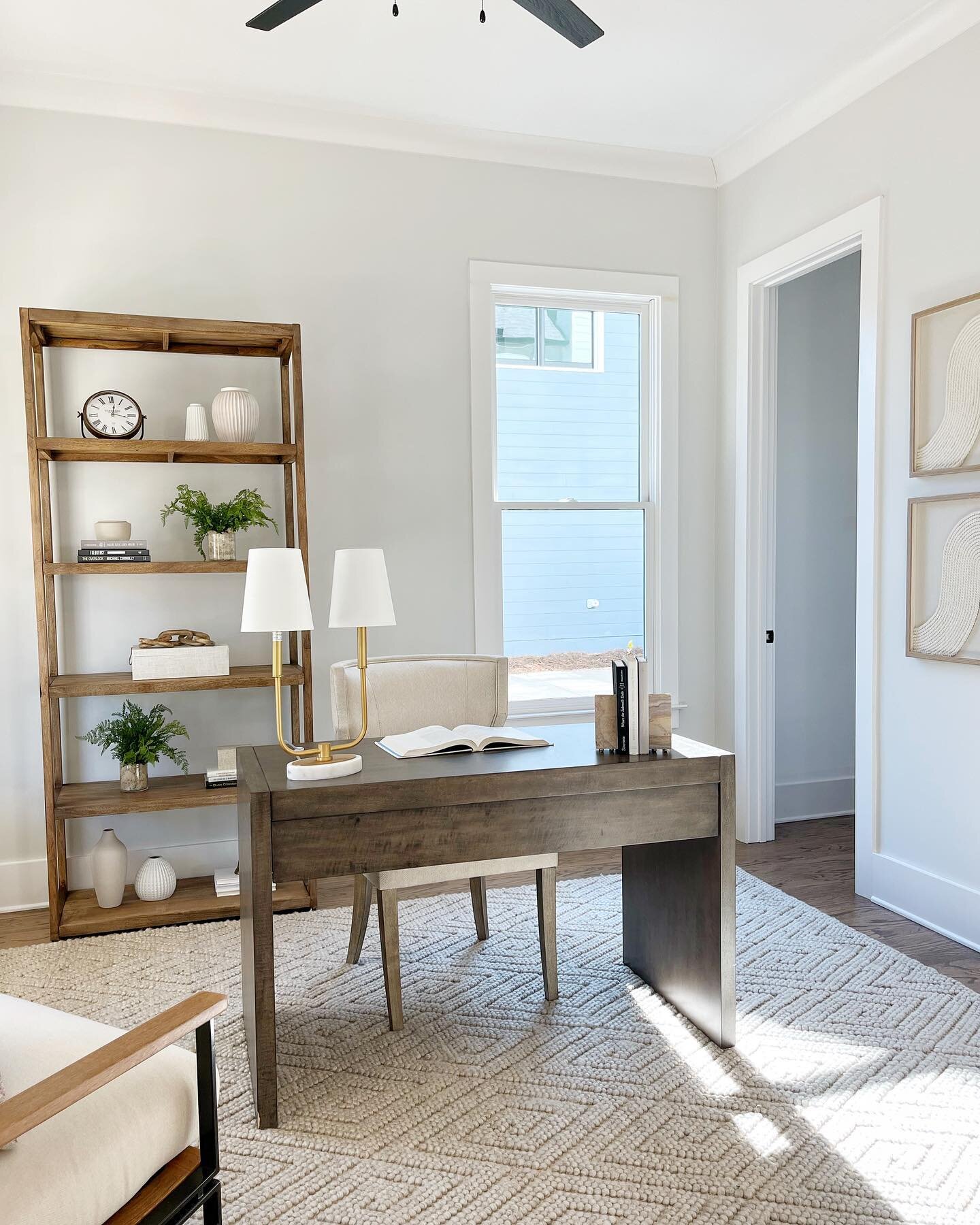 Office vibes 📚🤓
Love this neutral setup we did for an office space. It&rsquo;s so important to highlight certain rooms for buyers and dedicated offices are high on buyers lists! 

#bhomeinteriors #vacantstaging #atlantahomesforsale #officedesign #o