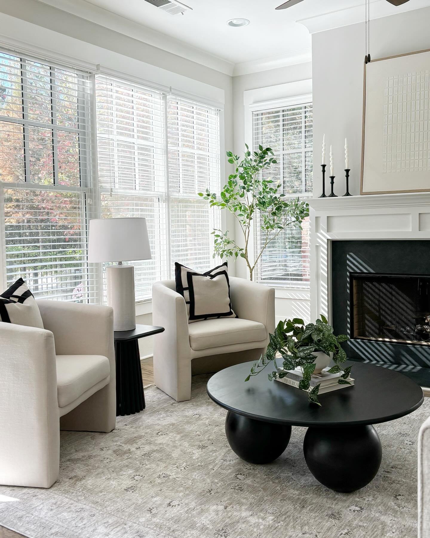 Just listed ✨
1922 Kings Cross NW
West Midtown townhome with tons of natural light and primary on main floor! 
4 bed | 4 bath 

#bhomeinteriors #atlantahomestaging #atlantarealtor #atlantarealestate #vacantstaging #atlantahomesforsale #homestager #ho