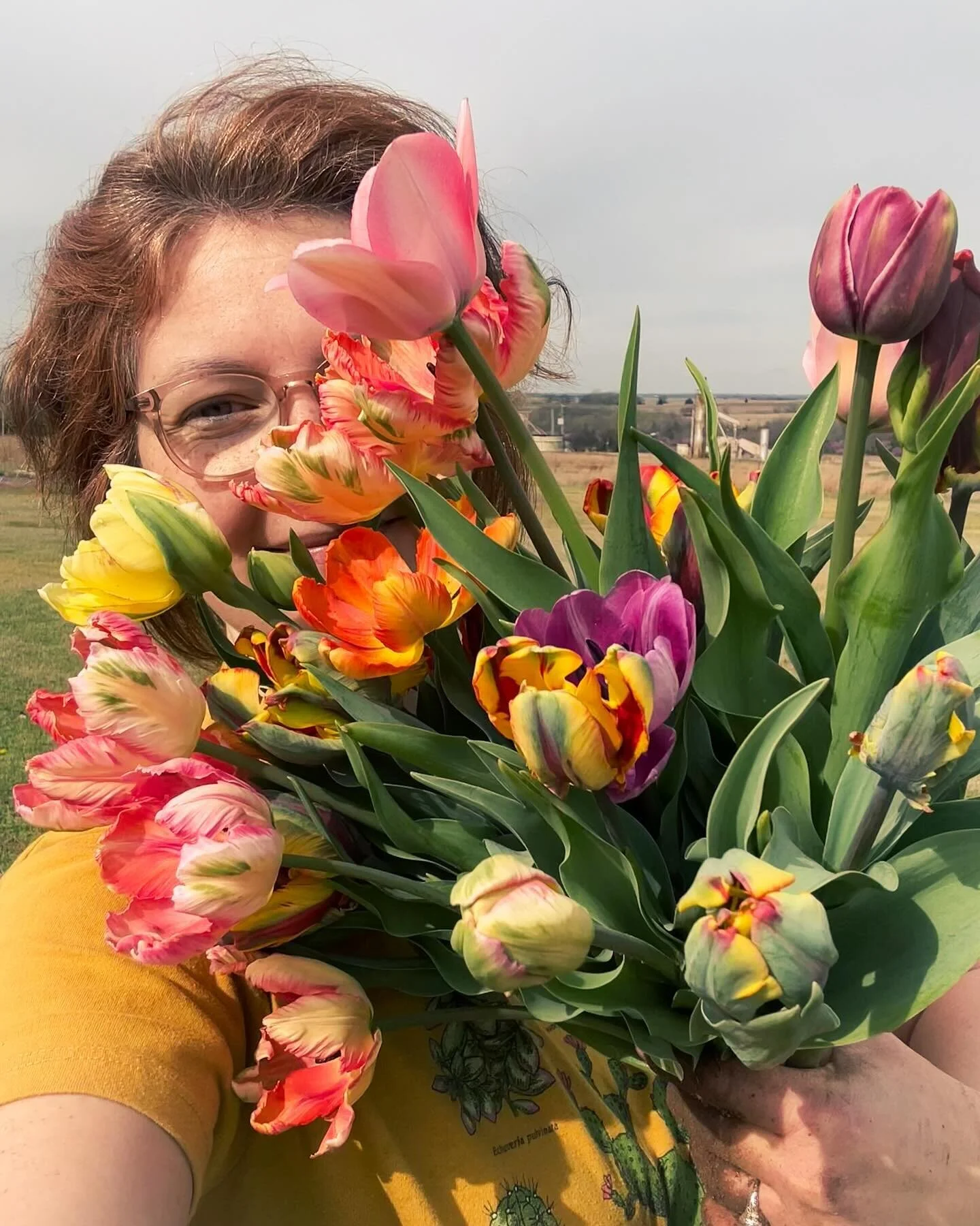 Nothing like an armful of tulips to welcome the first week of spring! 🥰🌷

#oklahomatulips #springflowers #springtulips #perryoklahoma #oklahomalocalflowers