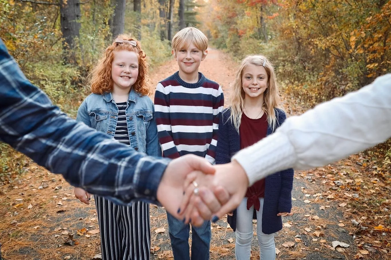 One posed picture will always comes with two candid silly ones 😂

Book your family session today! Link in bio!